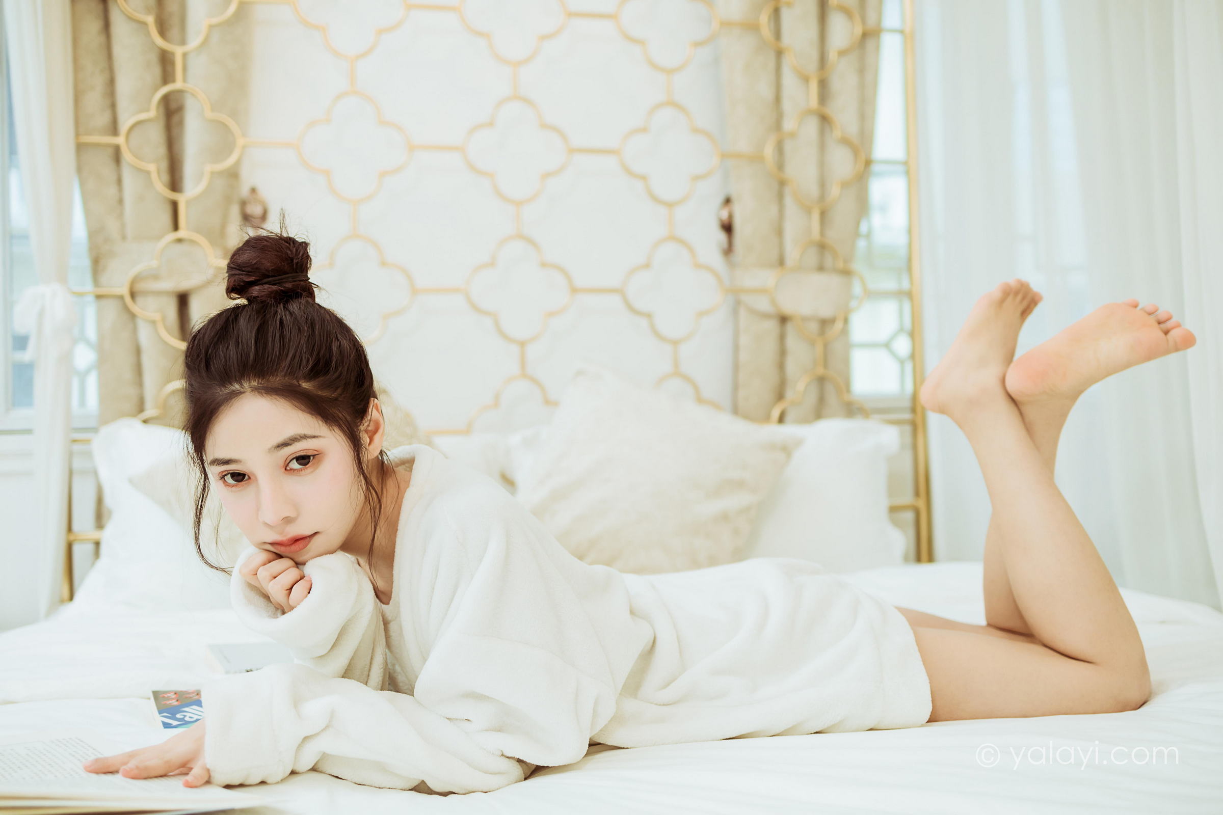[YALAYI雅拉伊]2022.03.02 恋爱日常 诗咏 白色连身毛衣居家清纯写真集第6张