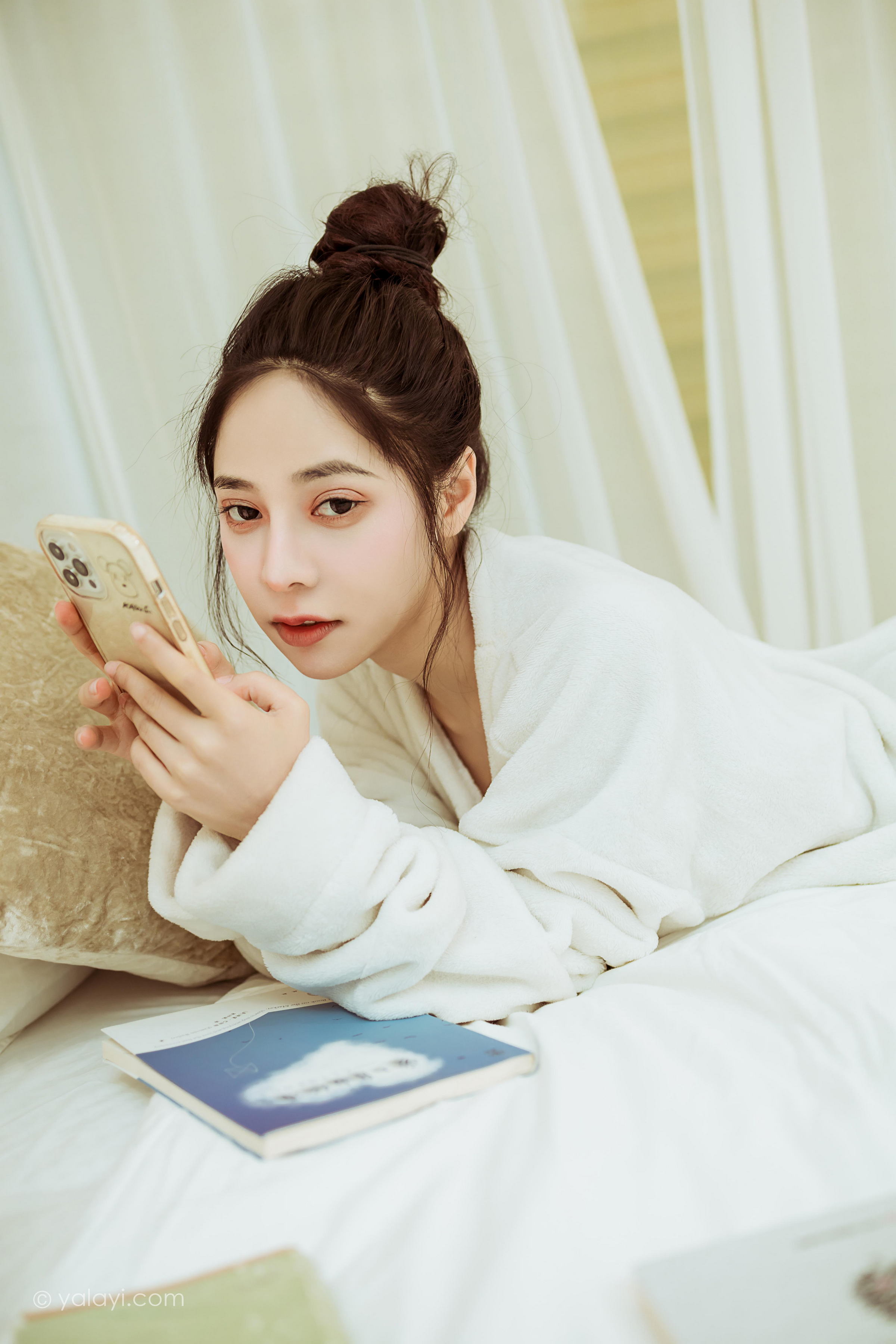 [YALAYI雅拉伊]2022.03.02 恋爱日常 诗咏 白色连身毛衣居家清纯写真集第9张