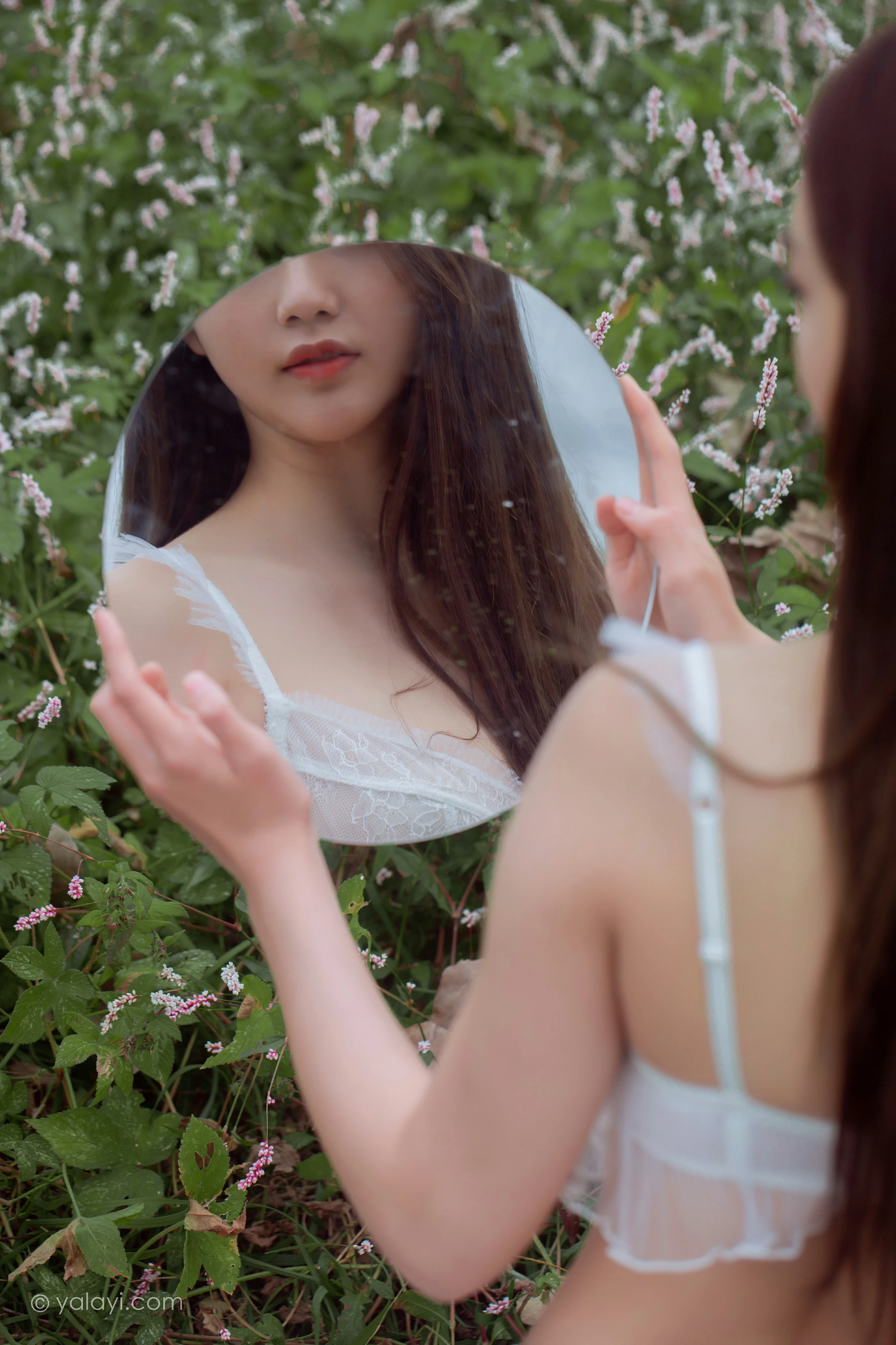 [YALAYI雅拉伊]NO.726 《找自己》 徐徐 白色抹胸蕾丝连衣裙加透视情趣内衣性感私房写真集第10张