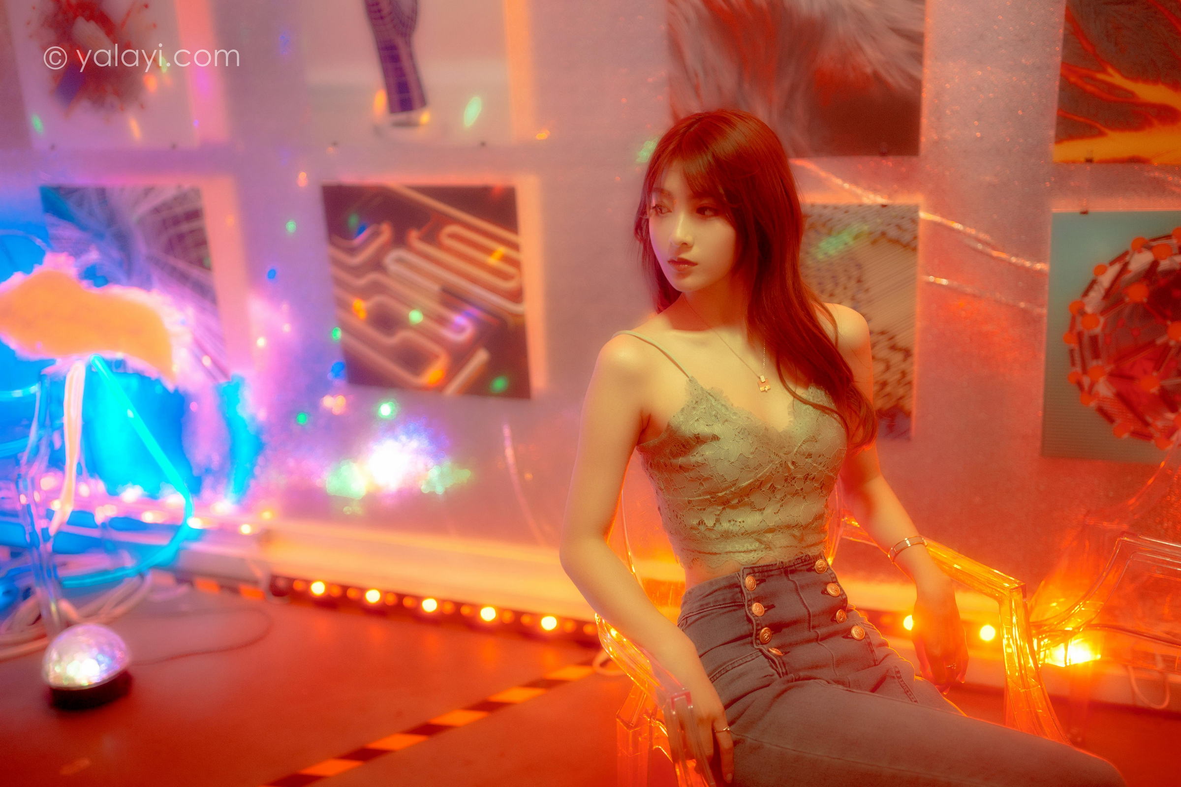 [YALAYI雅拉伊]2022.04.02 无关痛痒 小米 白色外套与灰色蕾丝内衣加牛仔裤性感私房写真集第8张