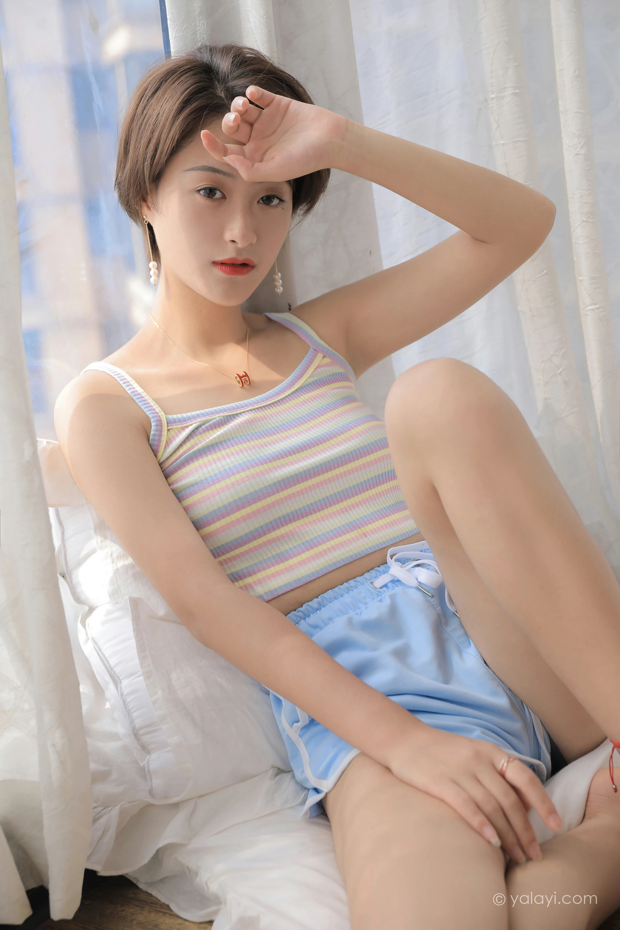 [YALAYI雅拉伊]NO.674 《幽会情人》 丁媛 彩色情趣小背心加蓝色短裤私房写真集第5张