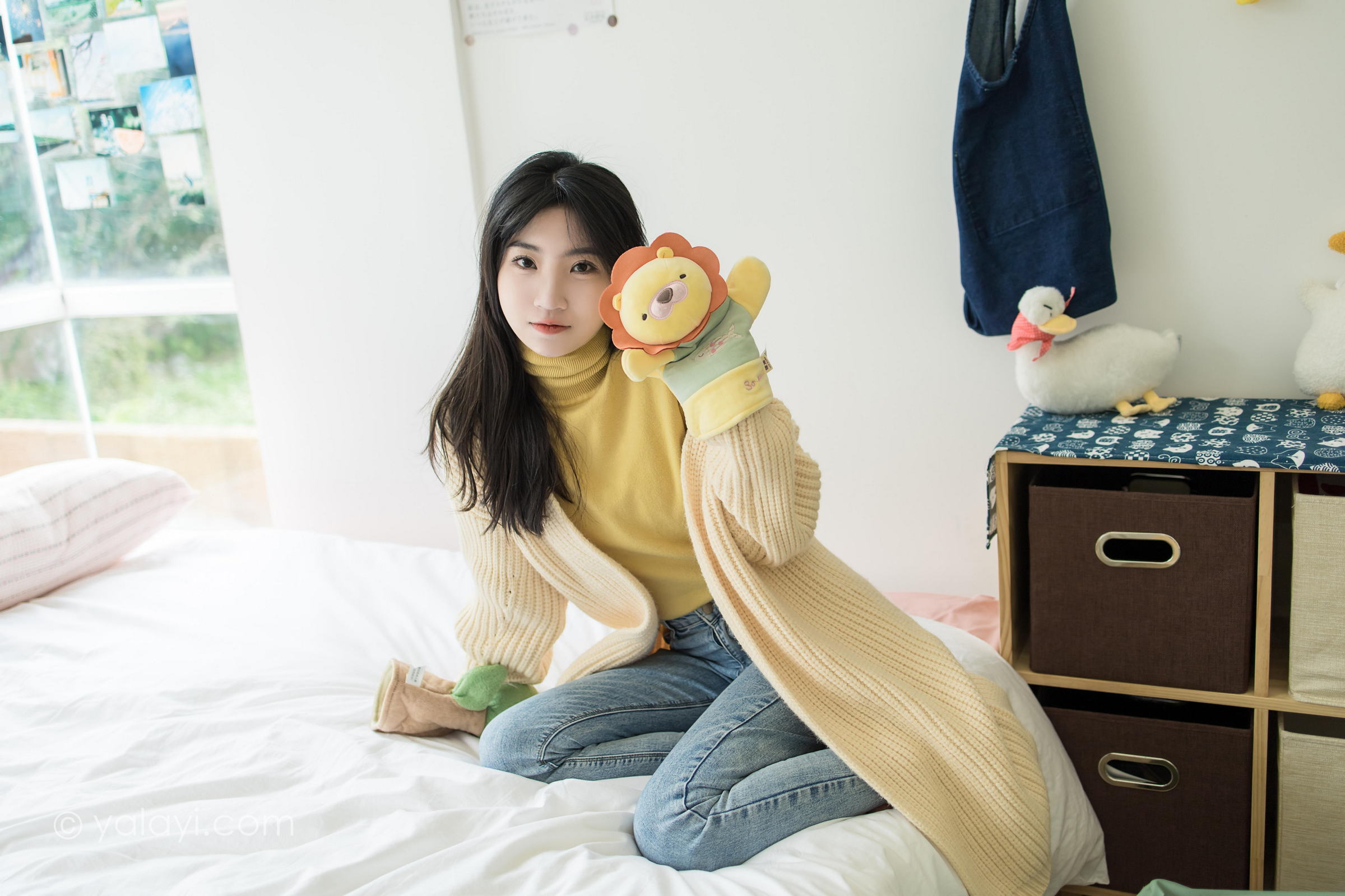 [YALAYI雅拉伊]2022.03.04 玉兰花 小乔 黄色毛衣加紧身牛仔裤居家清纯写真集第1张