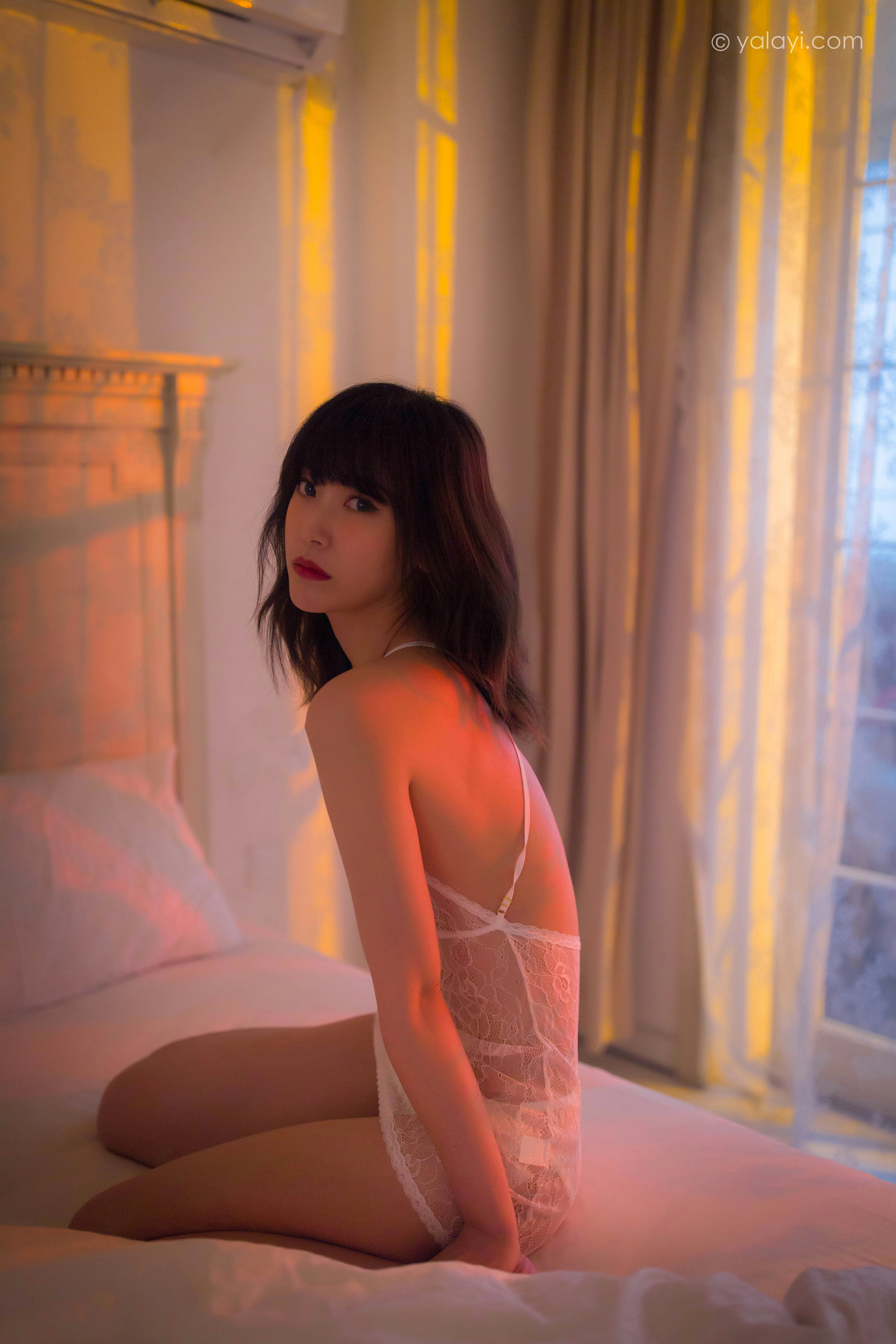 [YALAYI雅拉伊]NO.779 凝想之痕 臻儿 白色透视情趣蕾丝内衣性感私房写真集第2张