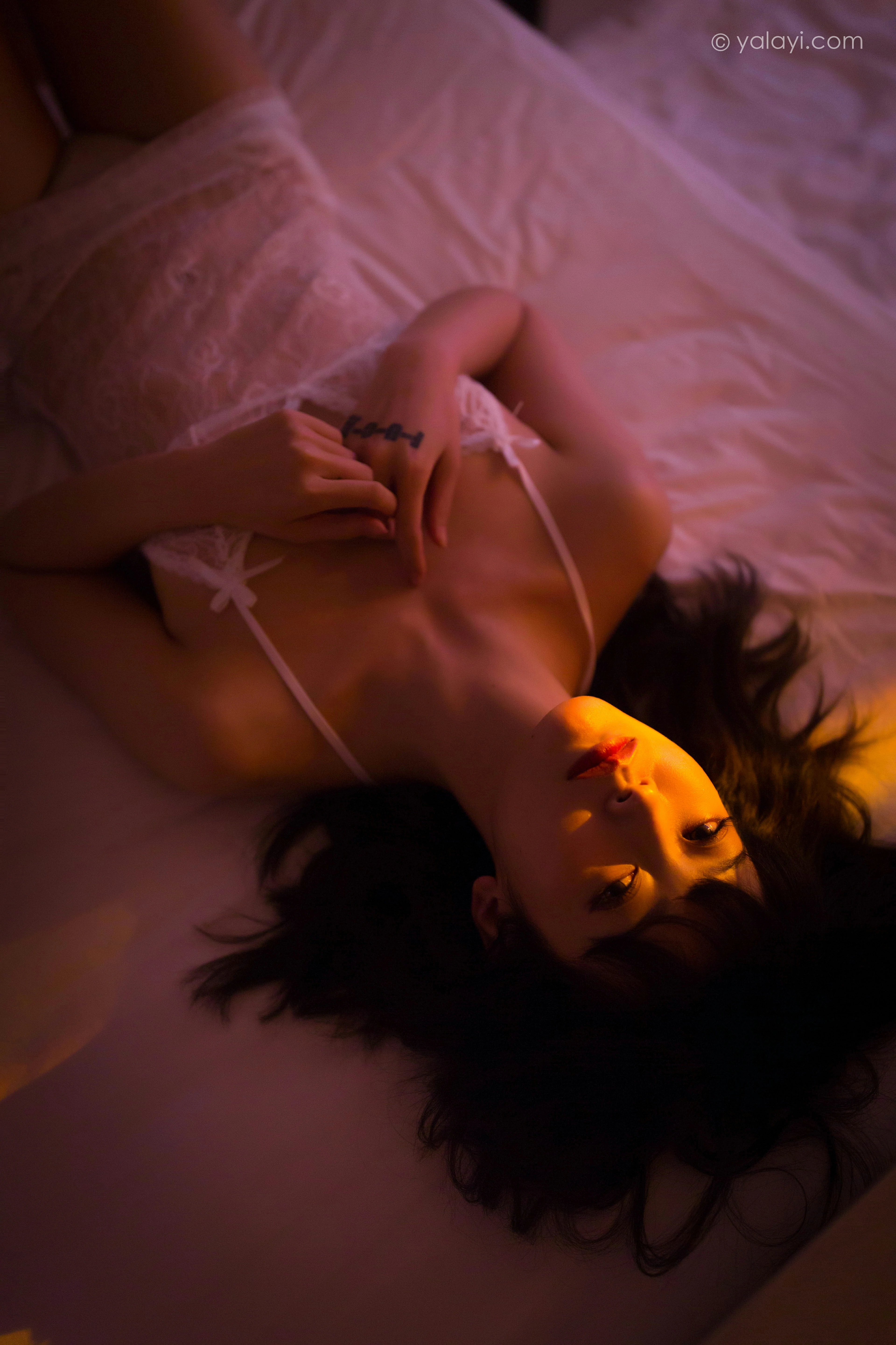 [YALAYI雅拉伊]NO.779 凝想之痕 臻儿 白色透视情趣蕾丝内衣性感私房写真集第14张