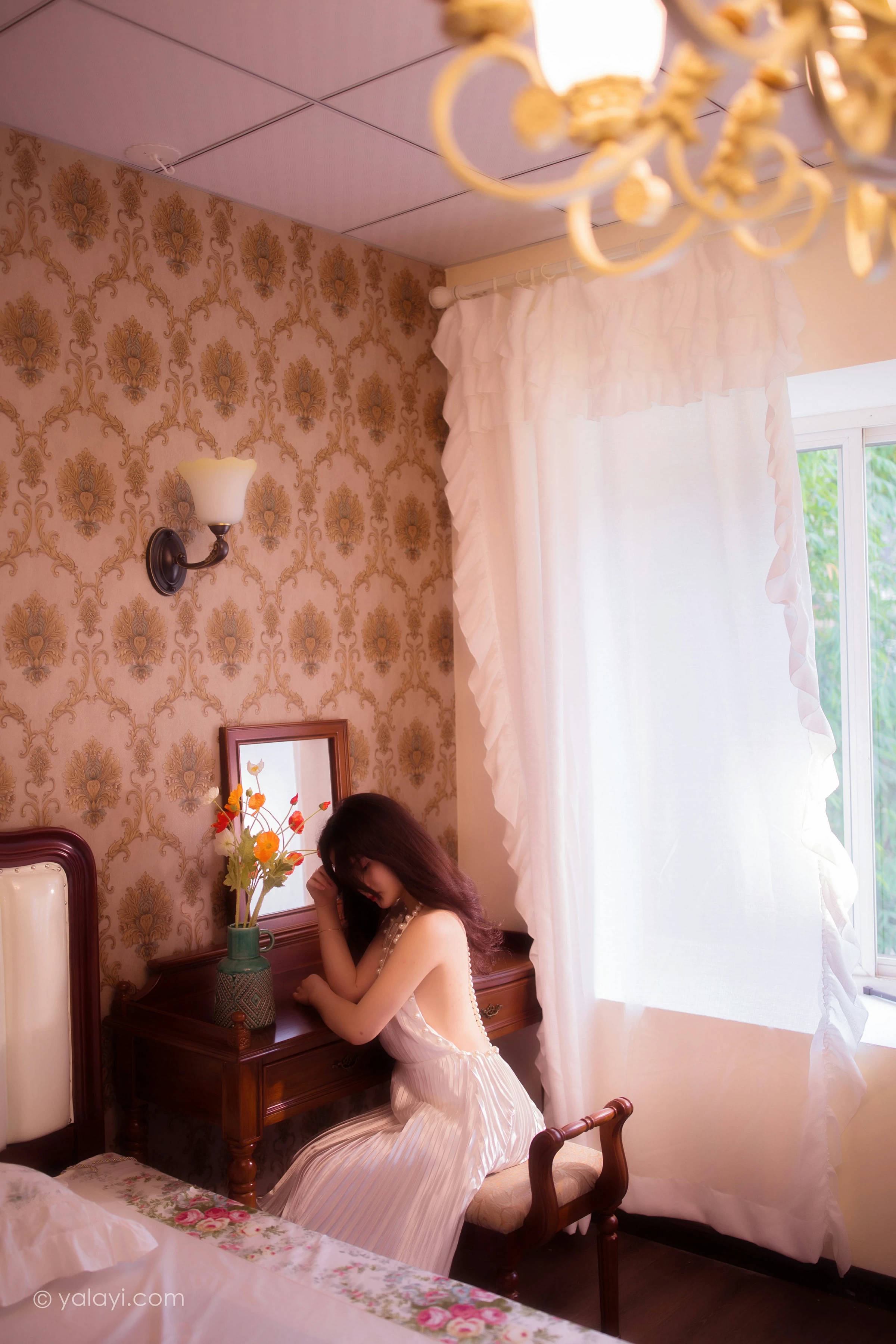 [YALAYI雅拉伊]NO.675 《月亮公主》 珍珠 白色吊脖裸背连衣裙性感私房写真集第7张