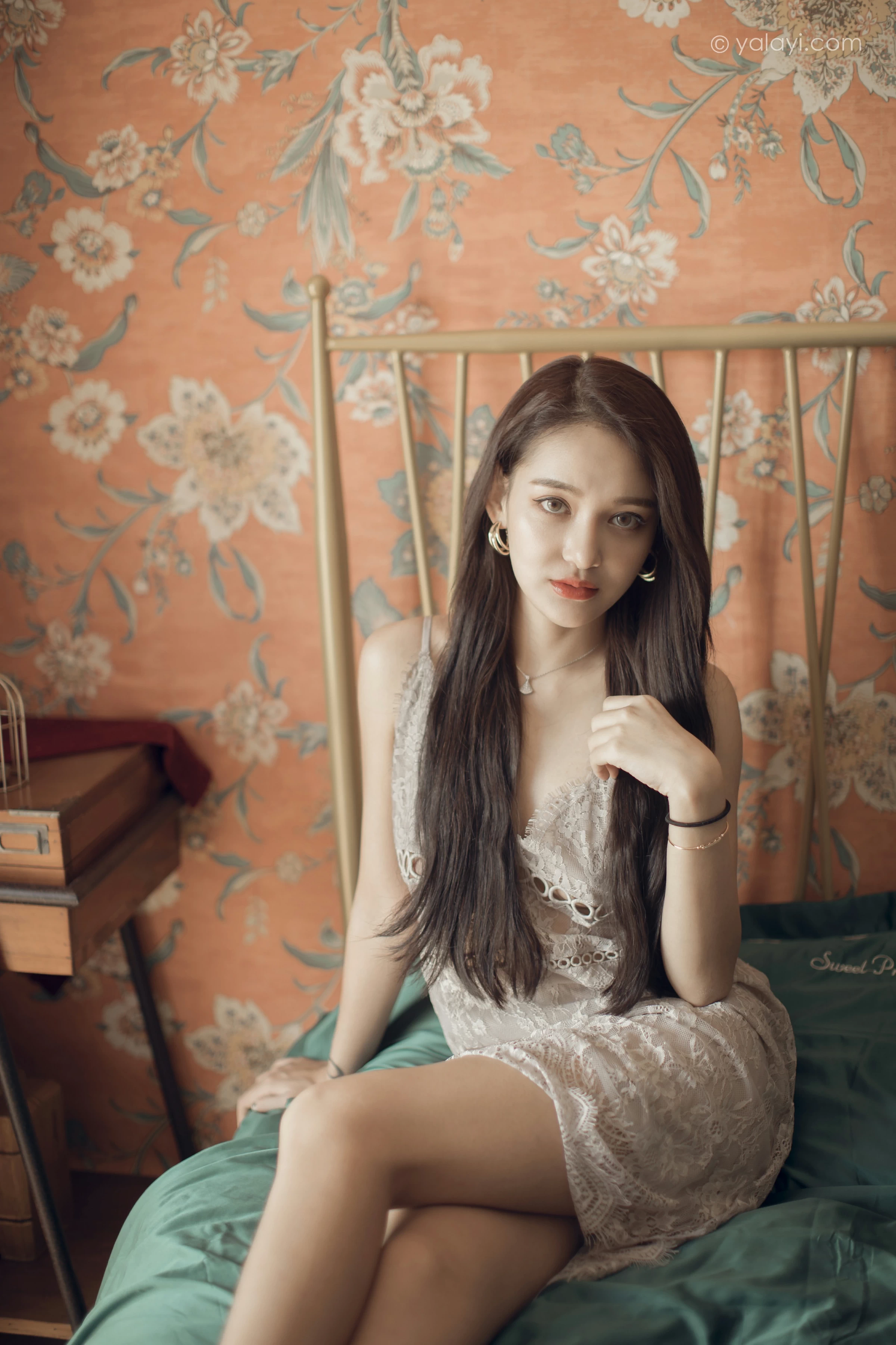 [YALAYI雅拉伊]NO.665 《无问》 刘子炀 白色透视蕾丝连衣裙性感私房写真集第7张