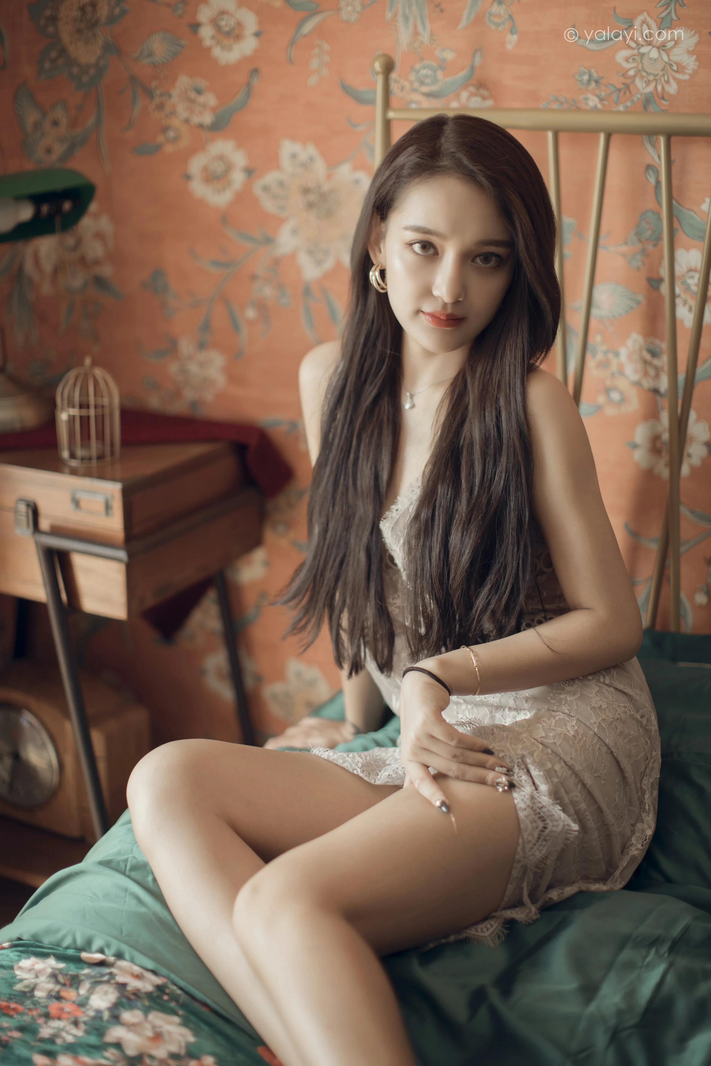 [YALAYI雅拉伊]NO.665 《无问》 刘子炀 白色透视蕾丝连衣裙性感私房写真集第6张