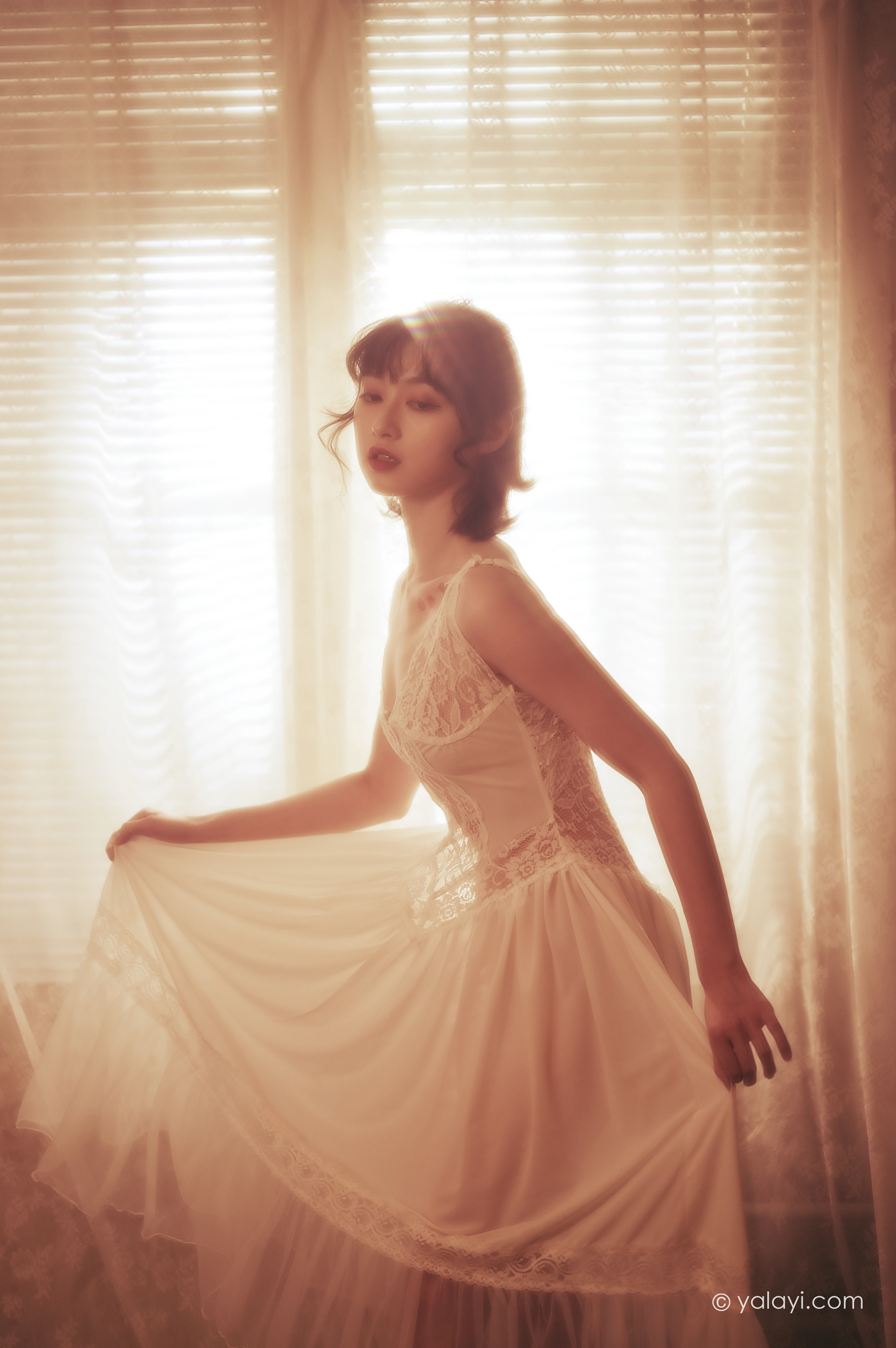 [YALAYI雅拉伊]NO.780 也曾优雅 京京 白色透视蕾丝连衣裙性感写真集第2张