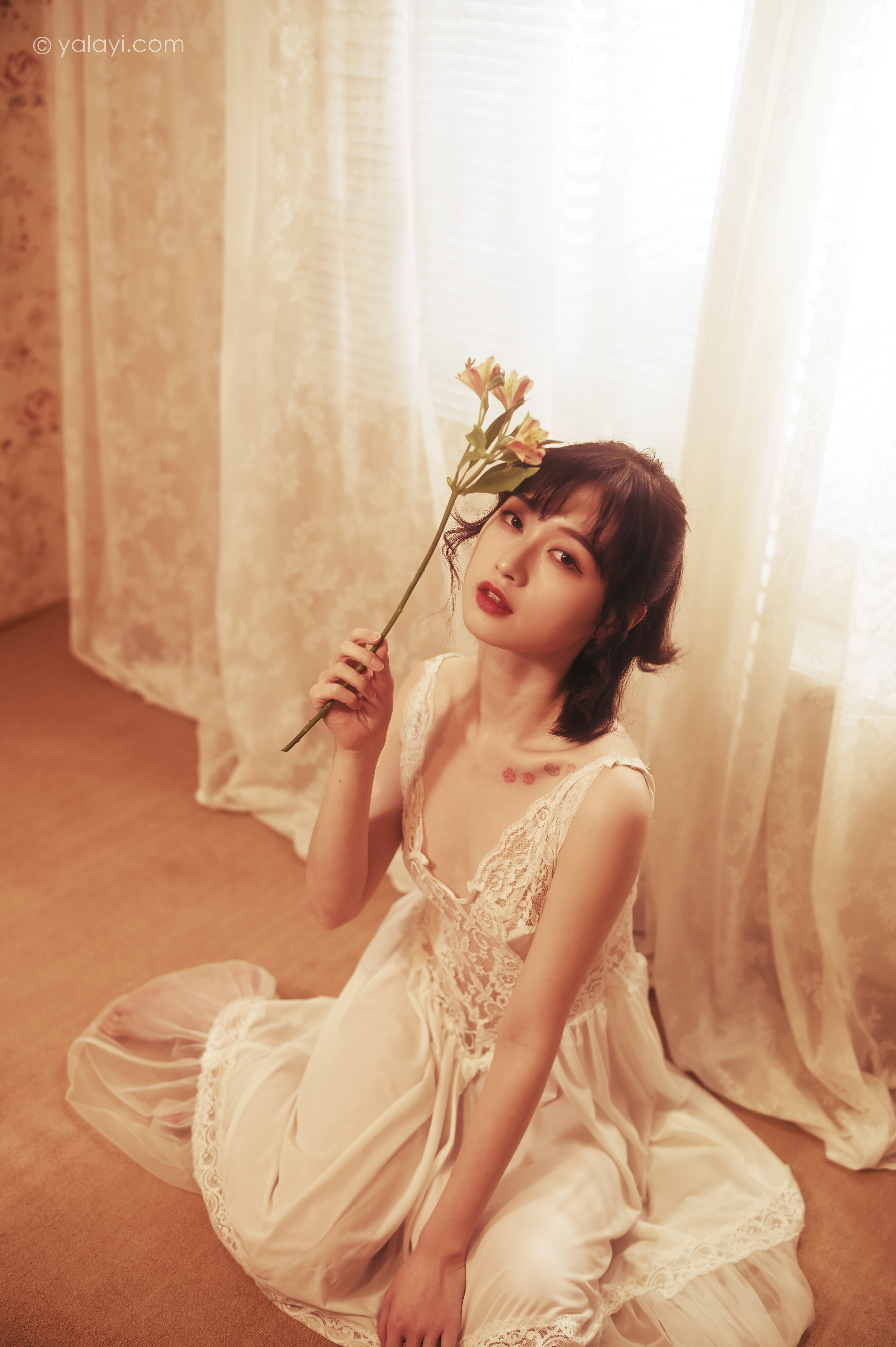 [YALAYI雅拉伊]NO.780 也曾优雅 京京 白色透视蕾丝连衣裙性感写真集第10张