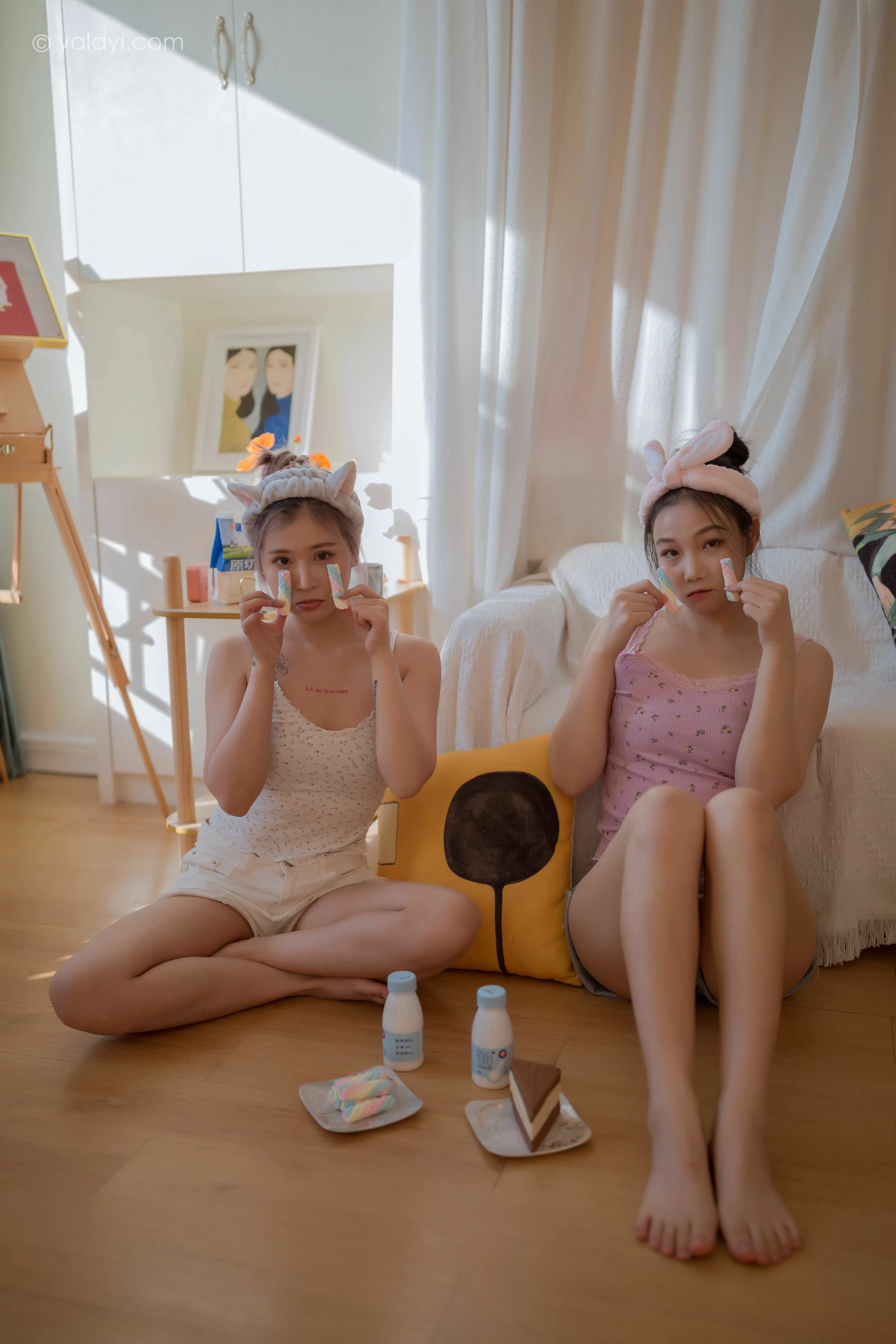 [YALAYI雅拉伊]NO.728 《另一个我》 左木 梦涵 性感小背心加短裤居家私房写真集第6张