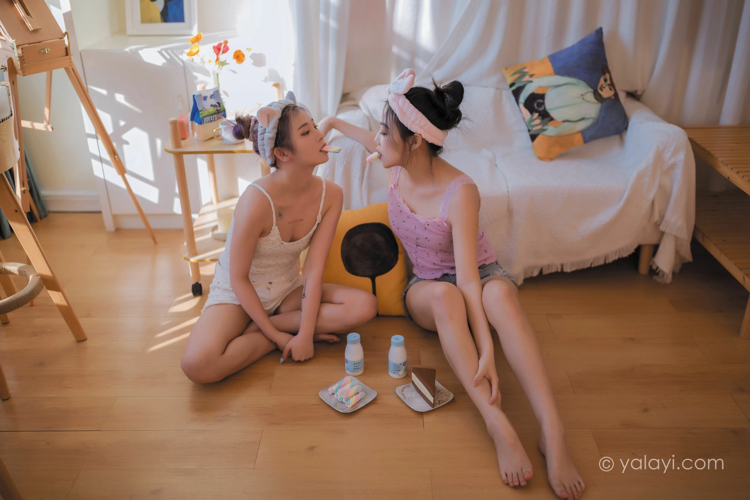 [YALAYI雅拉伊]NO.728 《另一个我》 左木 梦涵 性感小背心加短裤居家私房写真集第6张