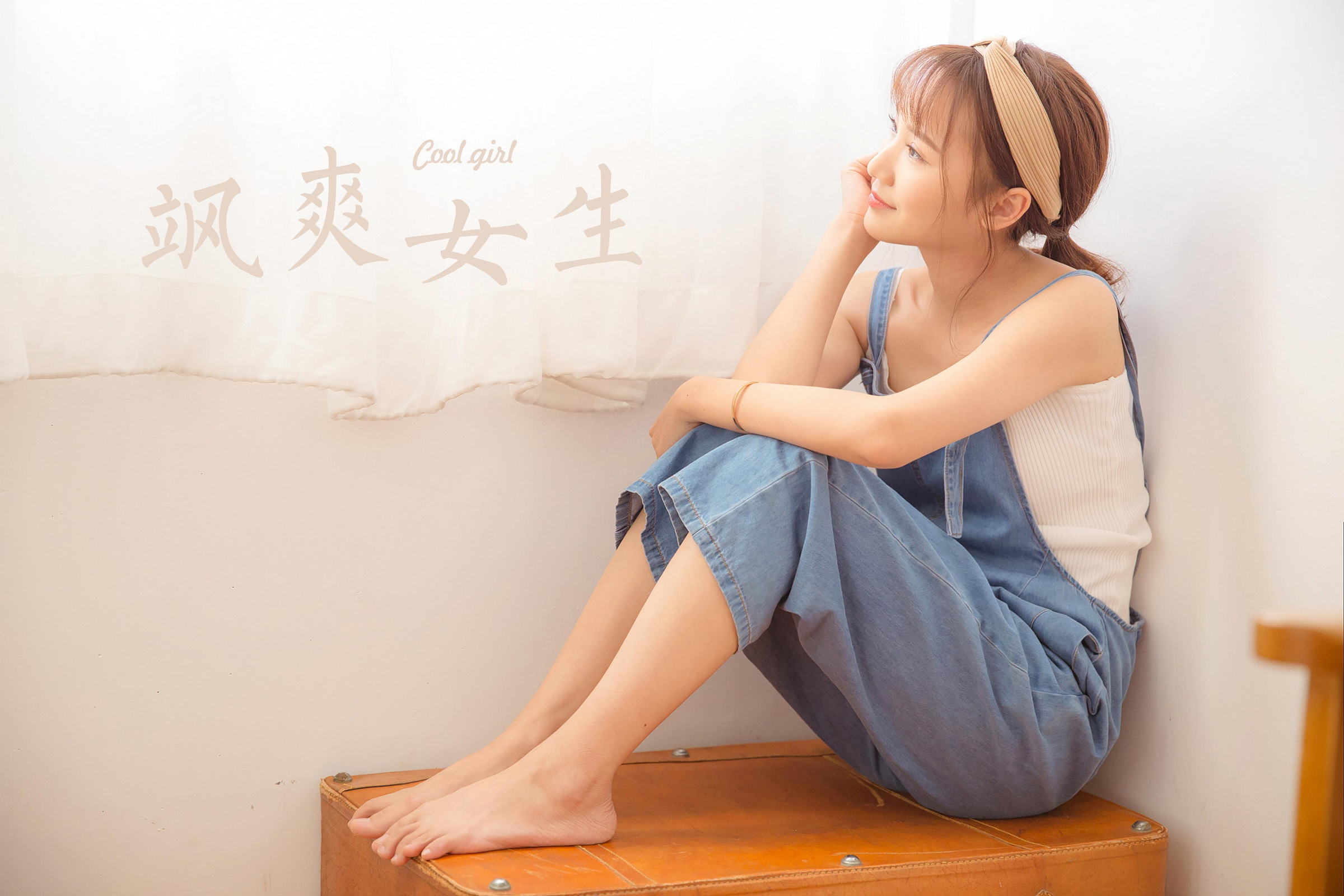 [YALAYI雅拉伊]2022.05.20 飒爽女生 灰色背带牛仔裤加白色性感小背心清纯写真集第12张