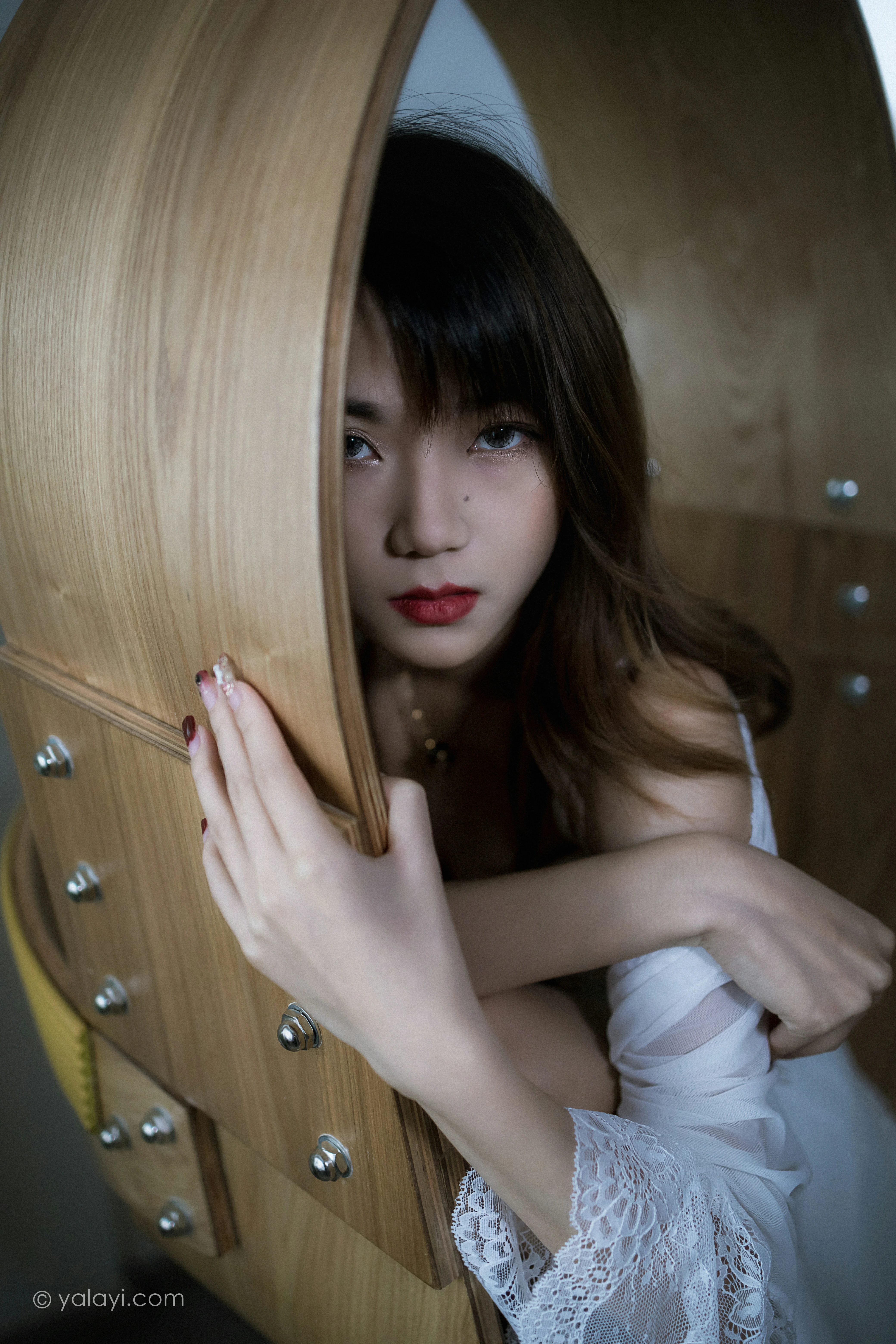 [YALAYI雅拉伊]NO.759 灰色空间 樊梵 白色透视蕾丝睡衣性感私房写真集第6张