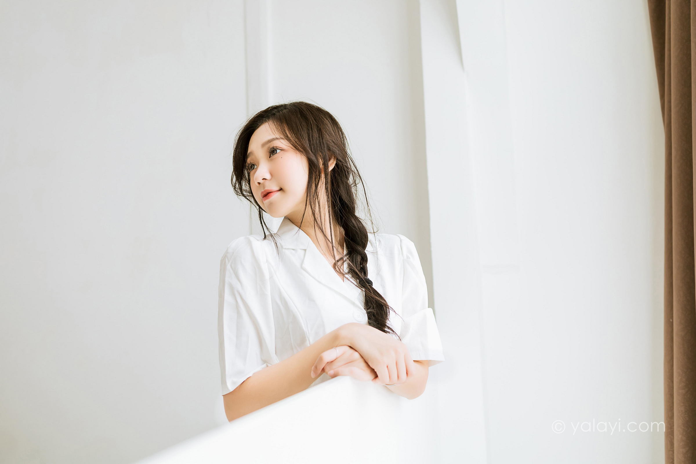 [YALAYI雅拉伊]2022.07.01 好美丽 梓瑶 白色连衣裙居家清纯写真集第9张