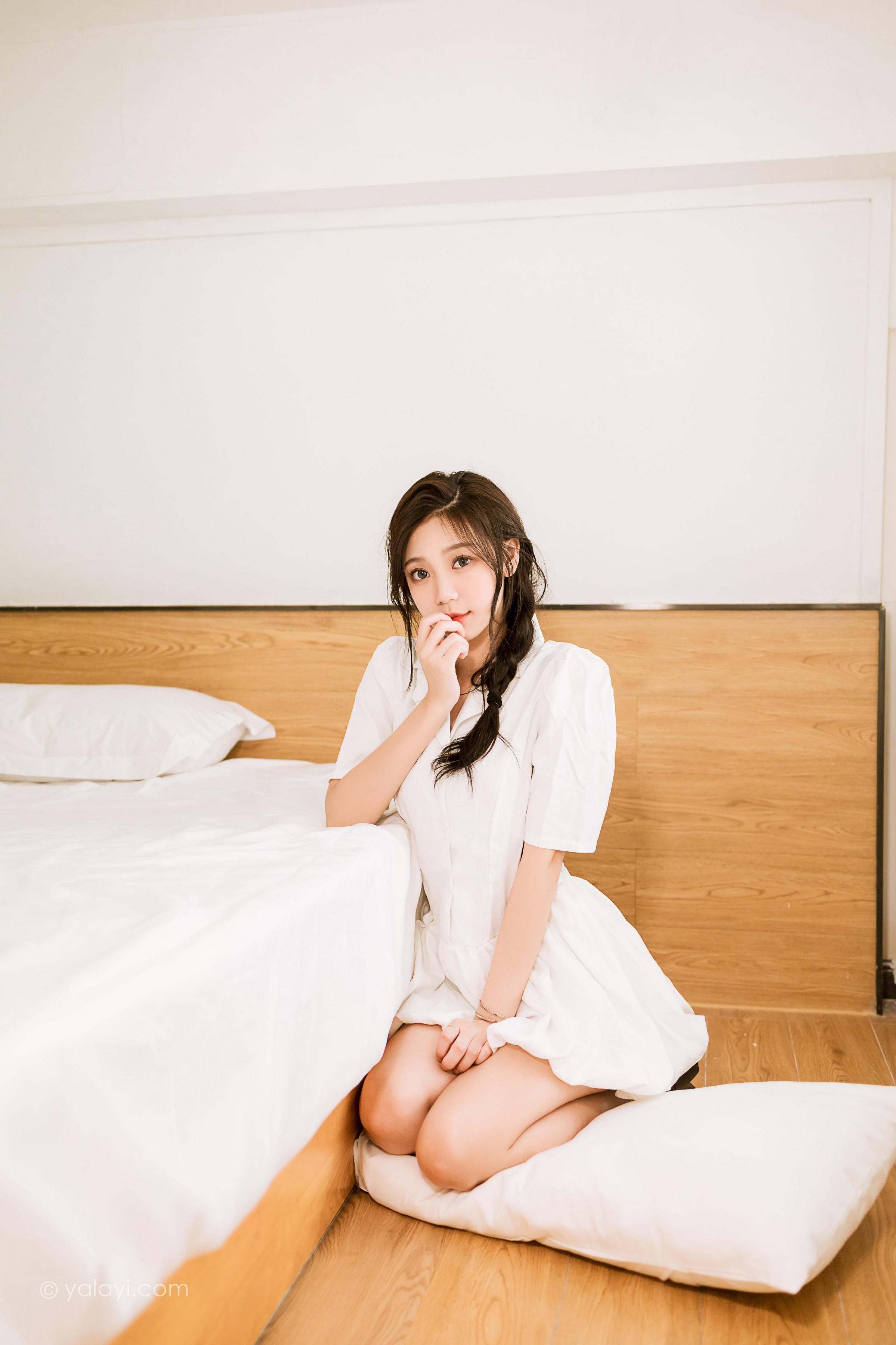 [YALAYI雅拉伊]2022.07.01 好美丽 梓瑶 白色连衣裙居家清纯写真集第6张