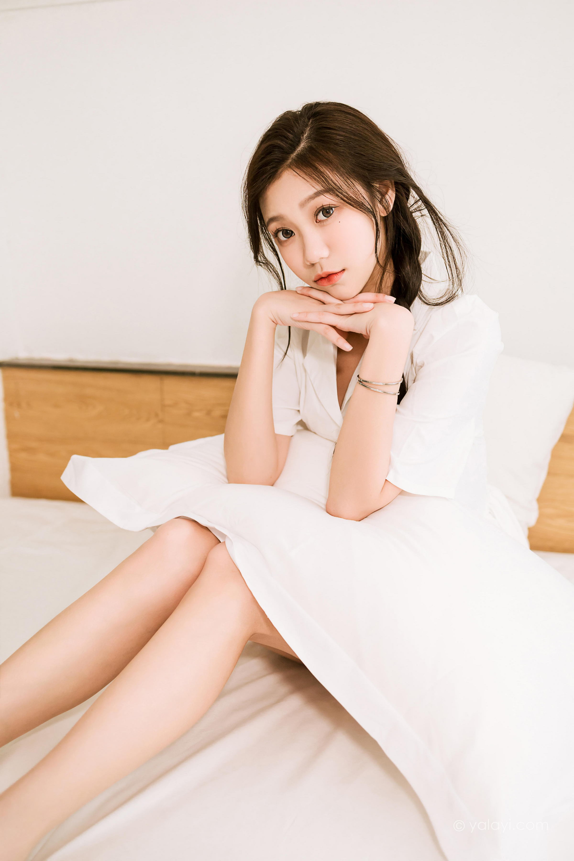 [YALAYI雅拉伊]2022.07.01 好美丽 梓瑶 白色连衣裙居家清纯写真集第1张