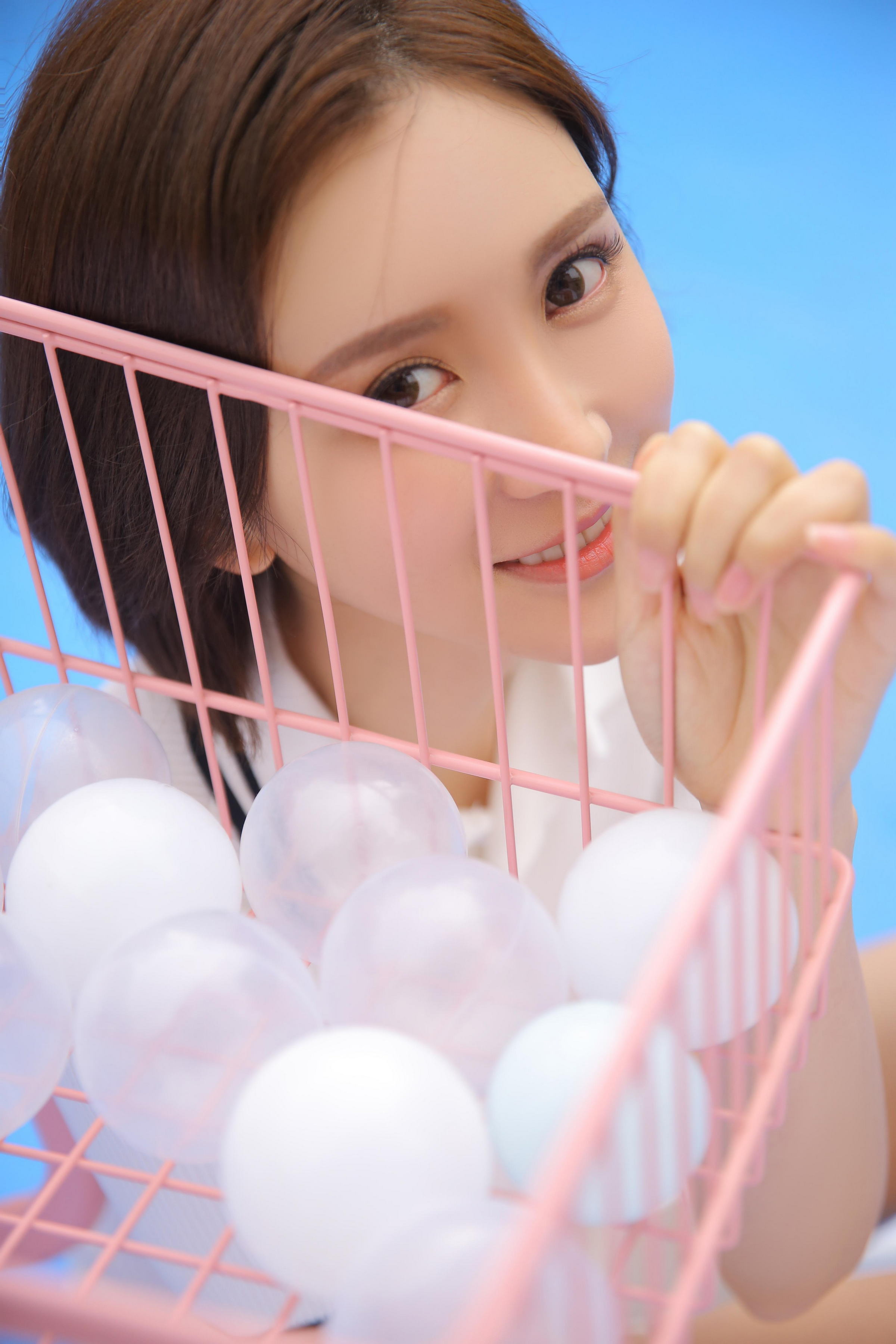 [YALAYI雅拉伊]2022.04.25 活力四射 青春靓女性感小背心加白色镂空短裤私房写真集第3张