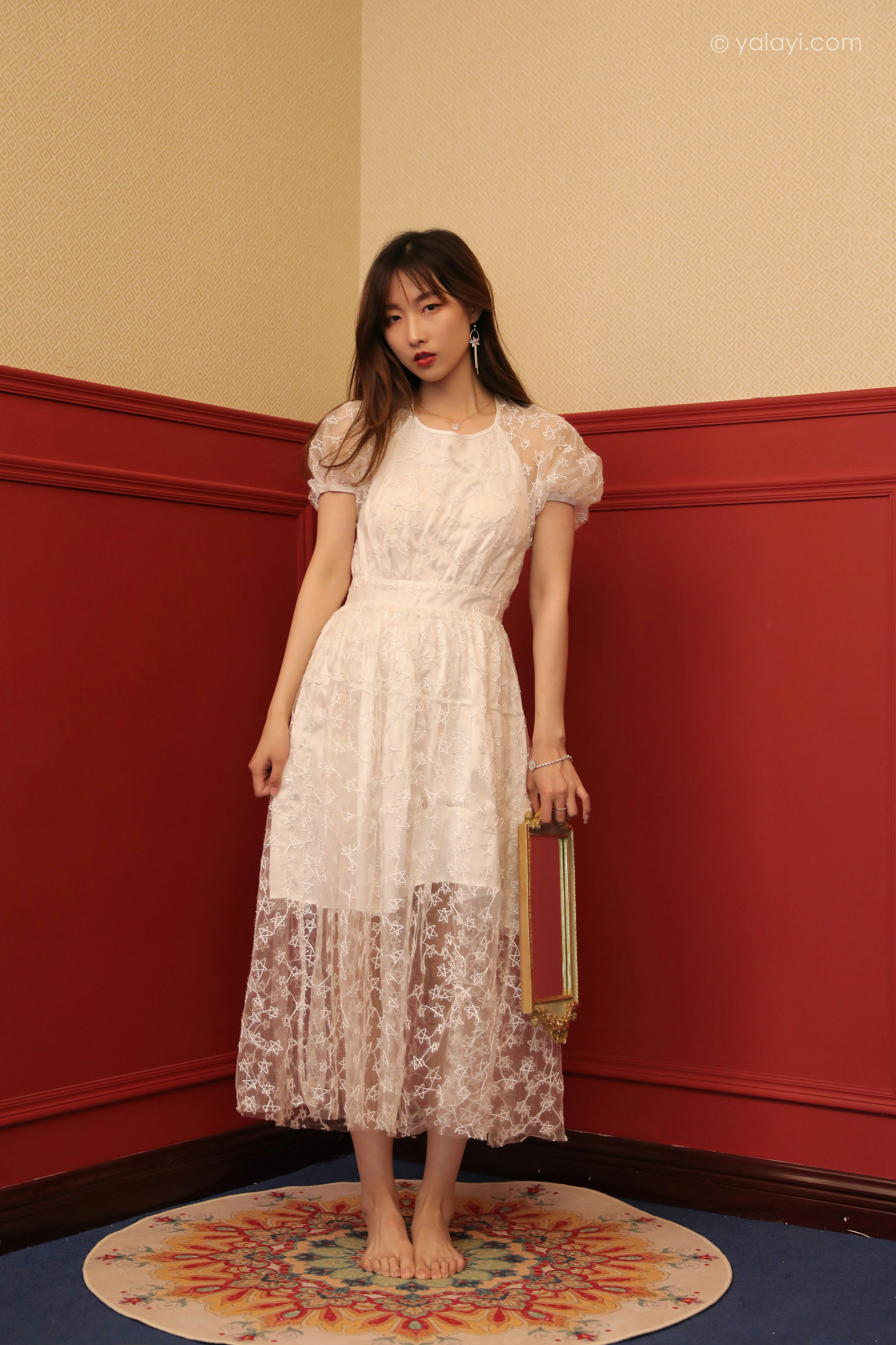 [YALAYI雅拉伊]NO.797 看着你离开 佳佳 白色透视蕾丝连衣裙居家私房写真集第9张