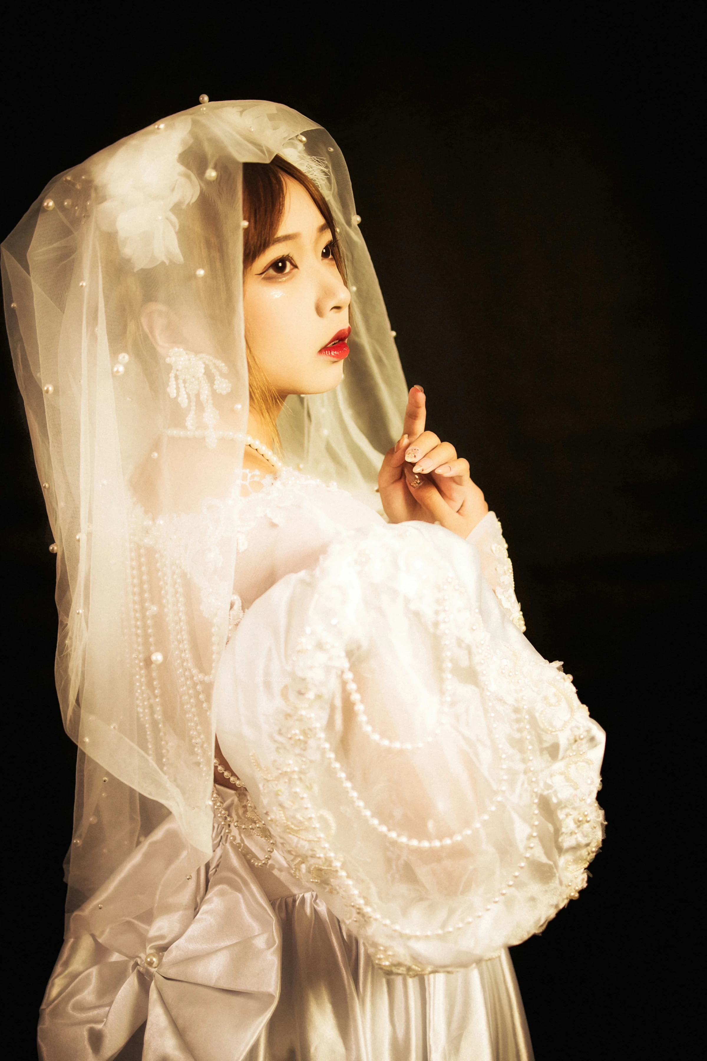 [YALAYI雅拉伊]NO.747 《神明少女》 阿禾 白色和服与蕾丝婚纱性感私房写真集第6张