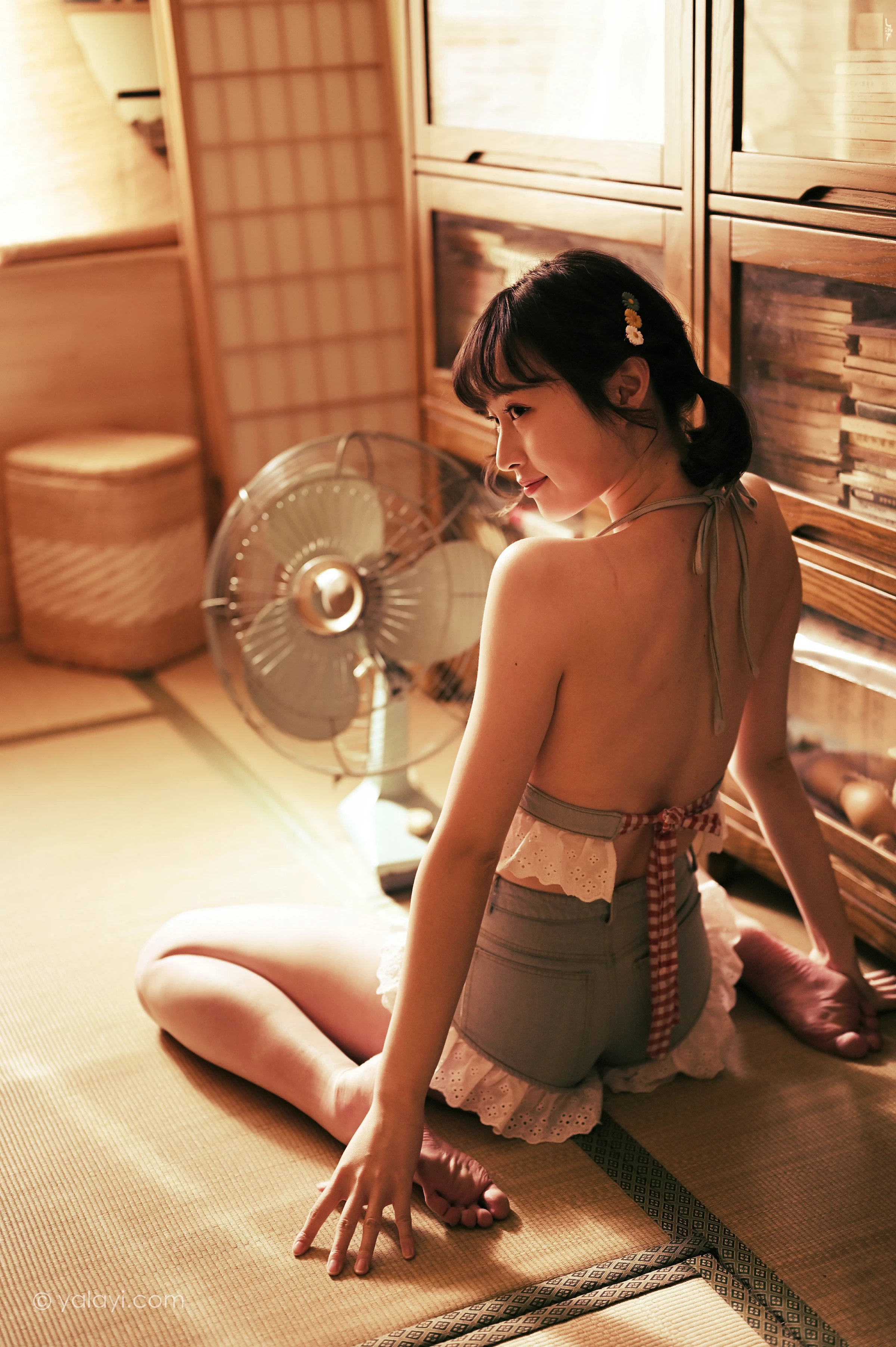 [YALAYI雅拉伊]NO.752 《新半藏深林》 京京 灰色情趣内衣加短裤性感写真集第4张