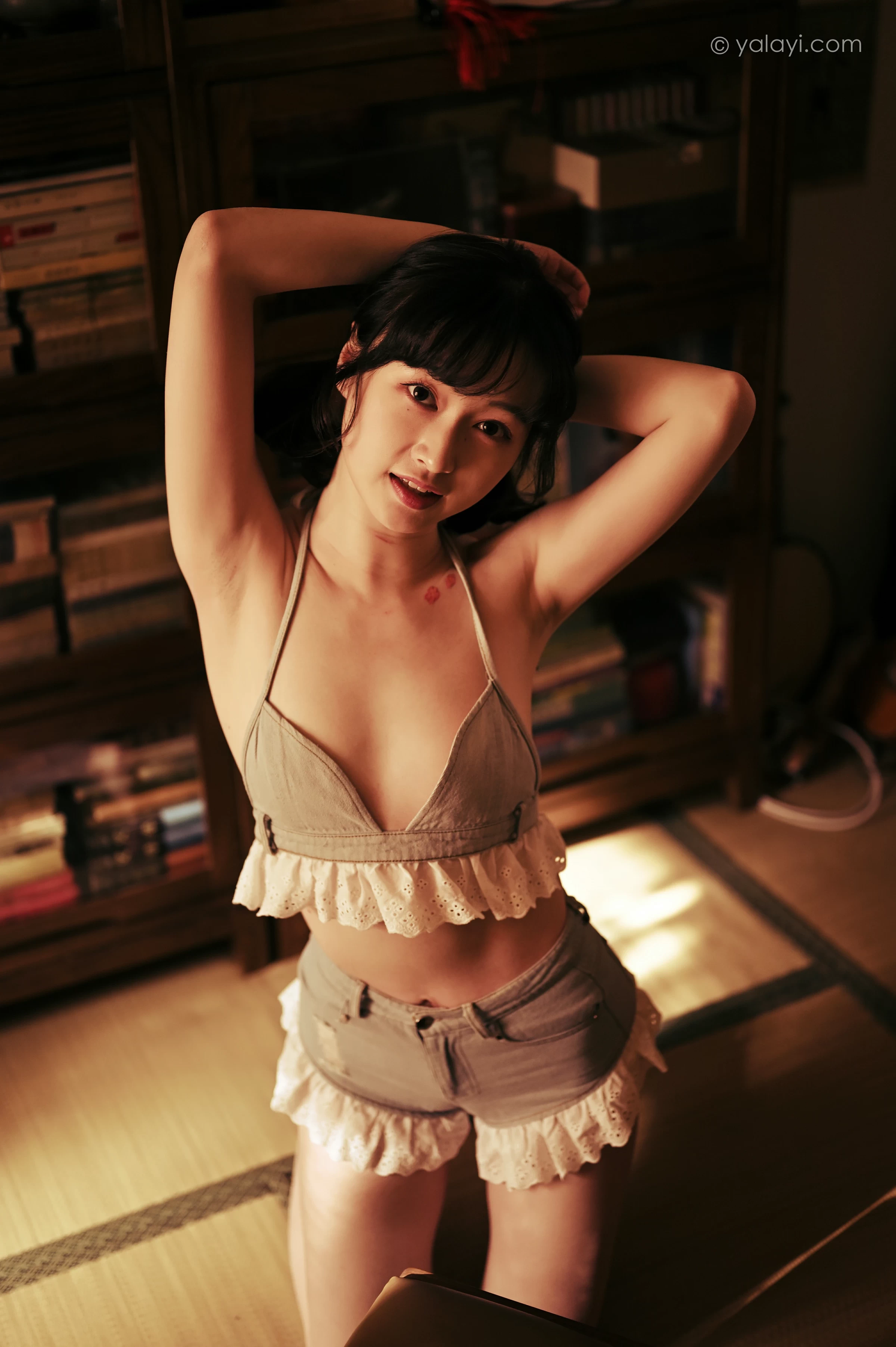 [YALAYI雅拉伊]NO.752 《新半藏深林》 京京 灰色情趣内衣加短裤性感写真集第9张