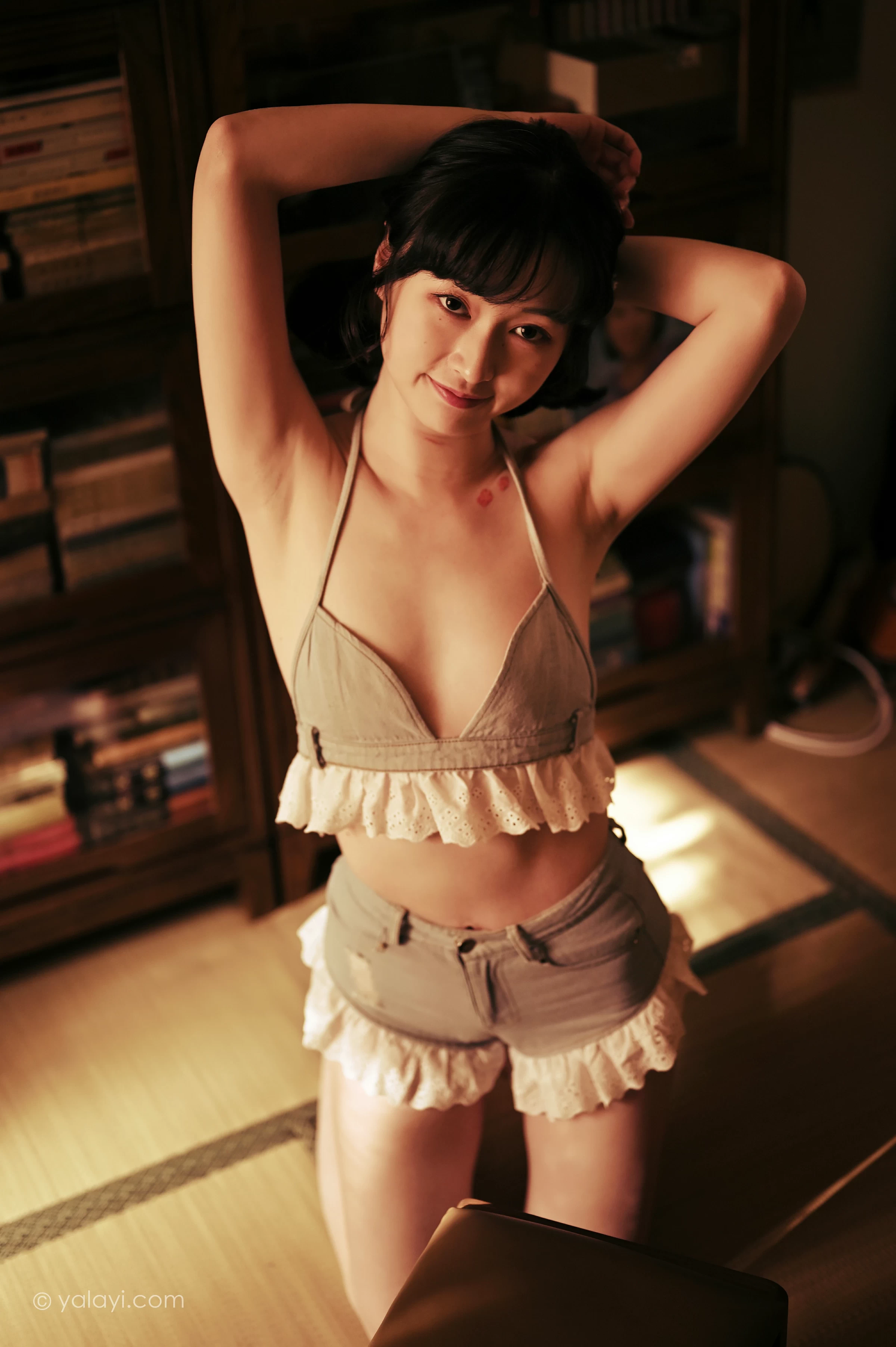 [YALAYI雅拉伊]NO.752 《新半藏深林》 京京 灰色情趣内衣加短裤性感写真集第15张