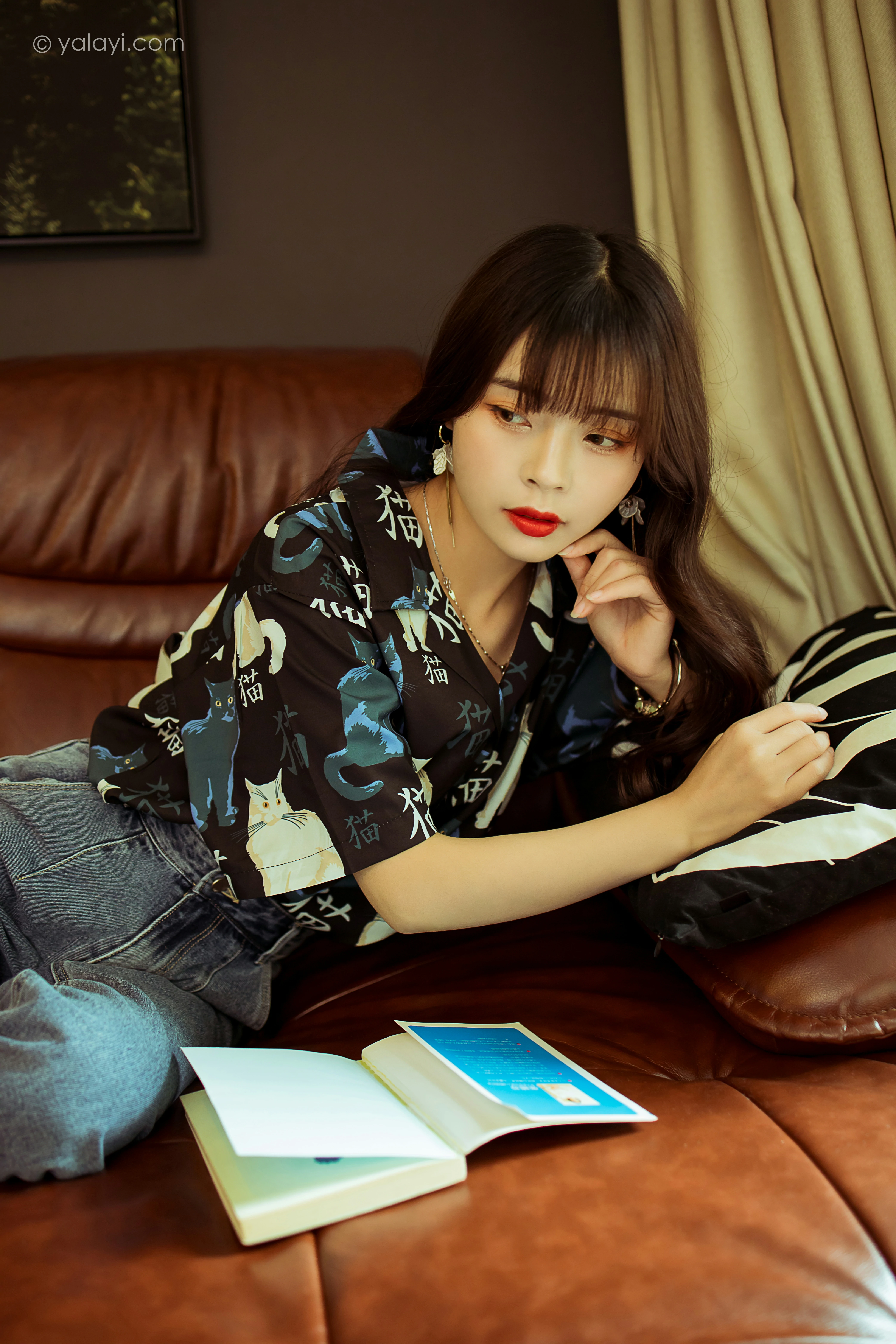 [YALAYI雅拉伊]NO.789 当年情 程小蝶 黑色衬衫加牛仔长裤性感写真集第4张