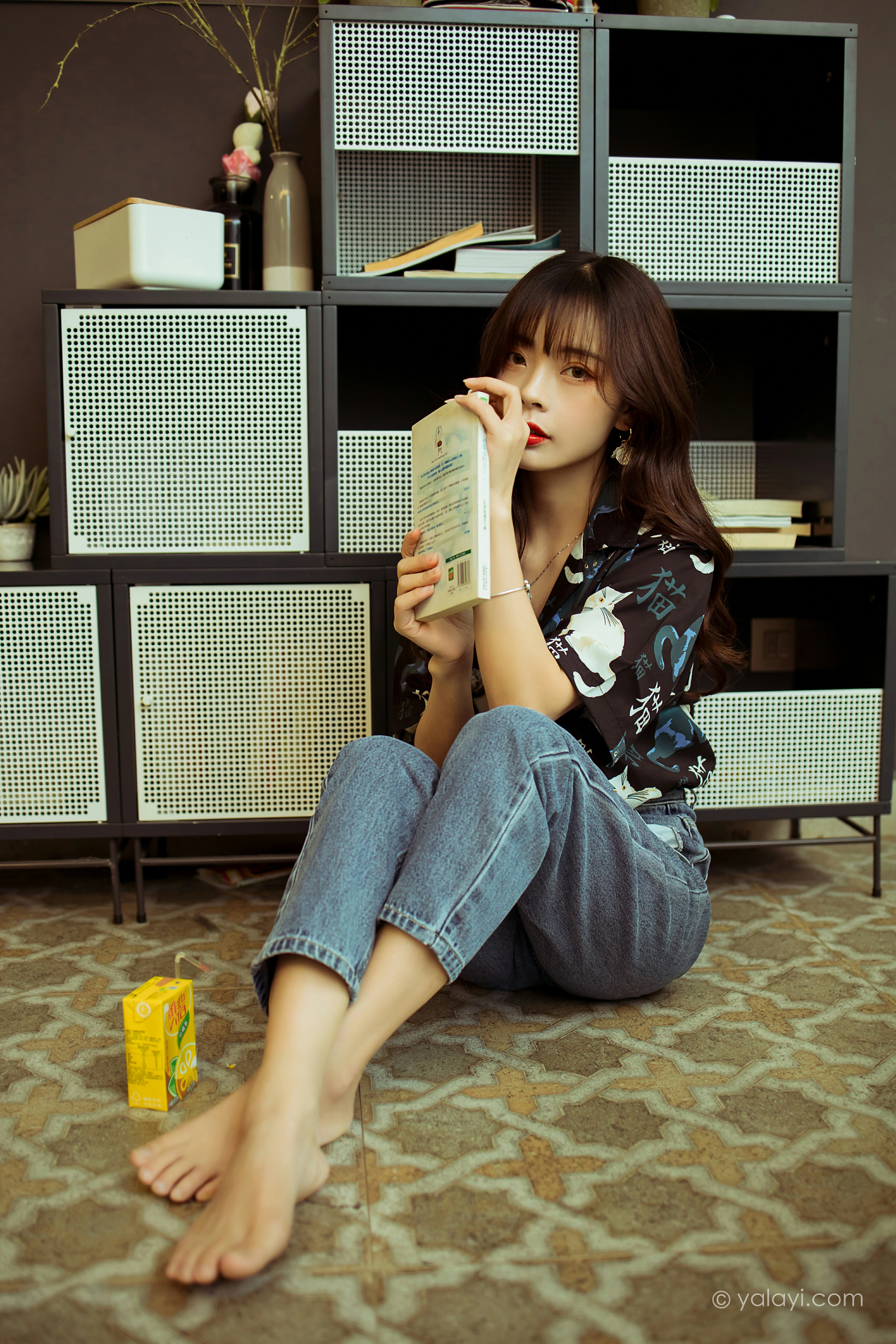[YALAYI雅拉伊]NO.789 当年情 程小蝶 黑色衬衫加牛仔长裤性感写真集第9张