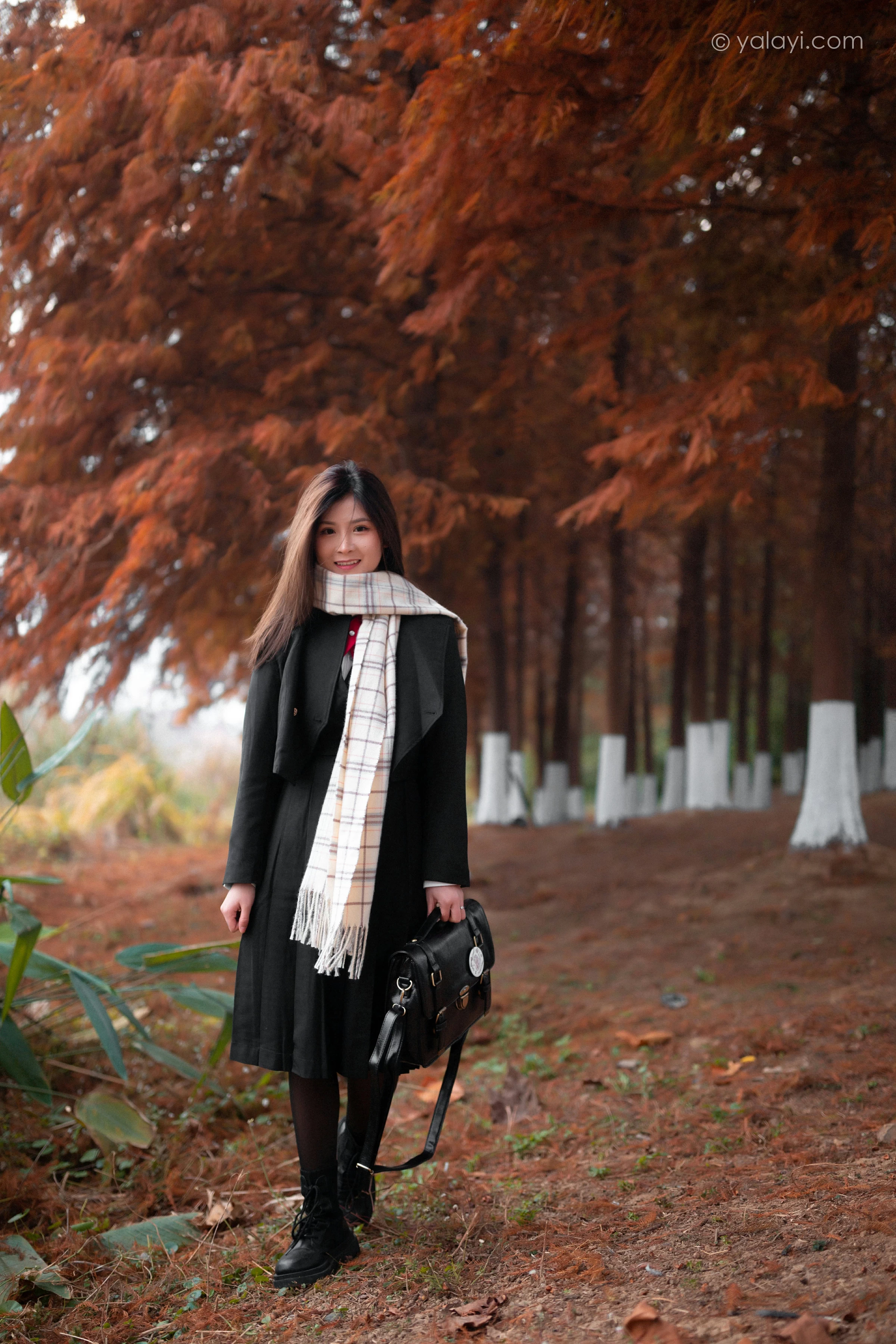 [YALAYI雅拉伊]NO.748 《冬恋》 梦涵 黑色JK制服与短裙加黑丝美腿清纯写真集第7张