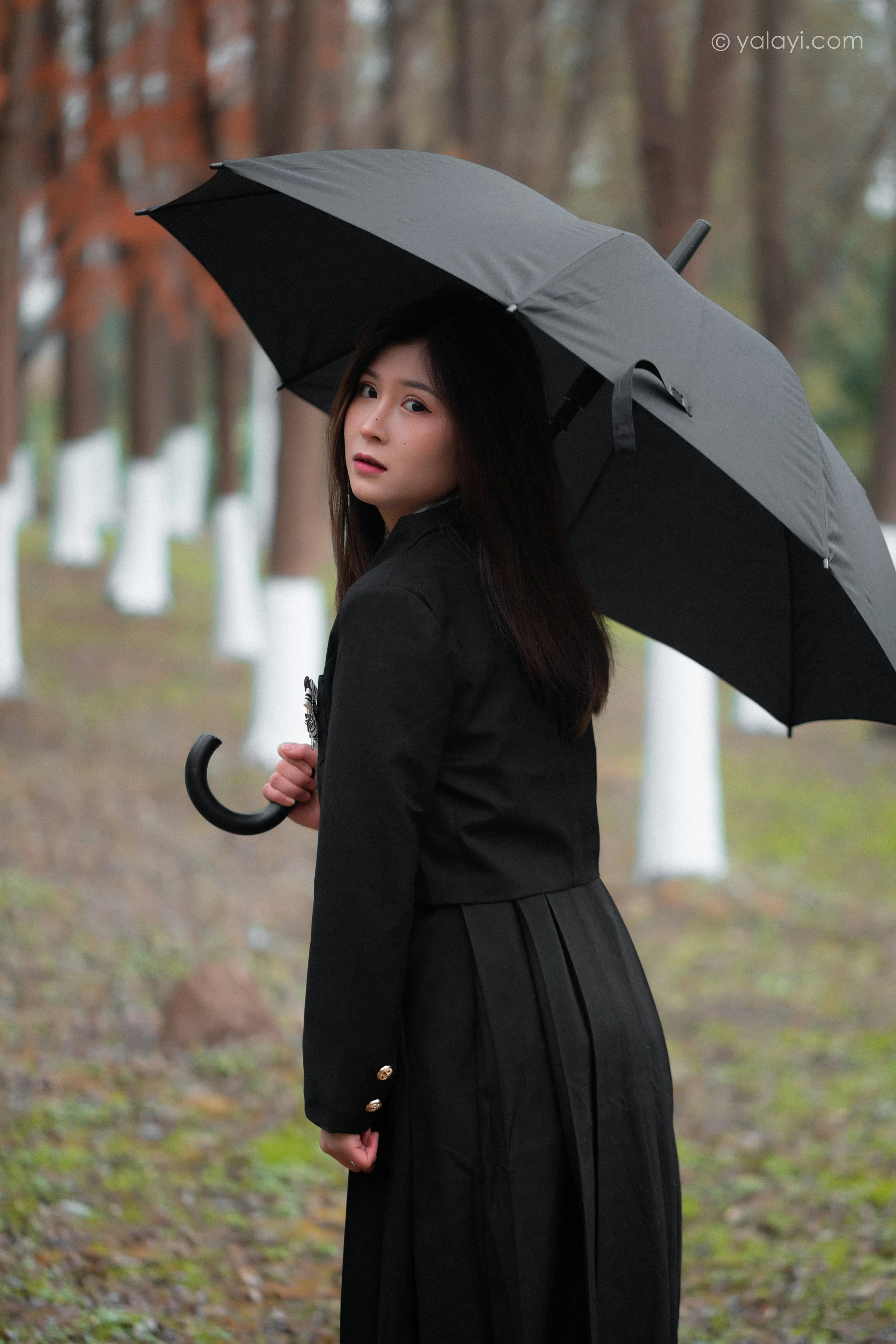 [YALAYI雅拉伊]NO.748 《冬恋》 梦涵 黑色JK制服与短裙加黑丝美腿清纯写真集第9张