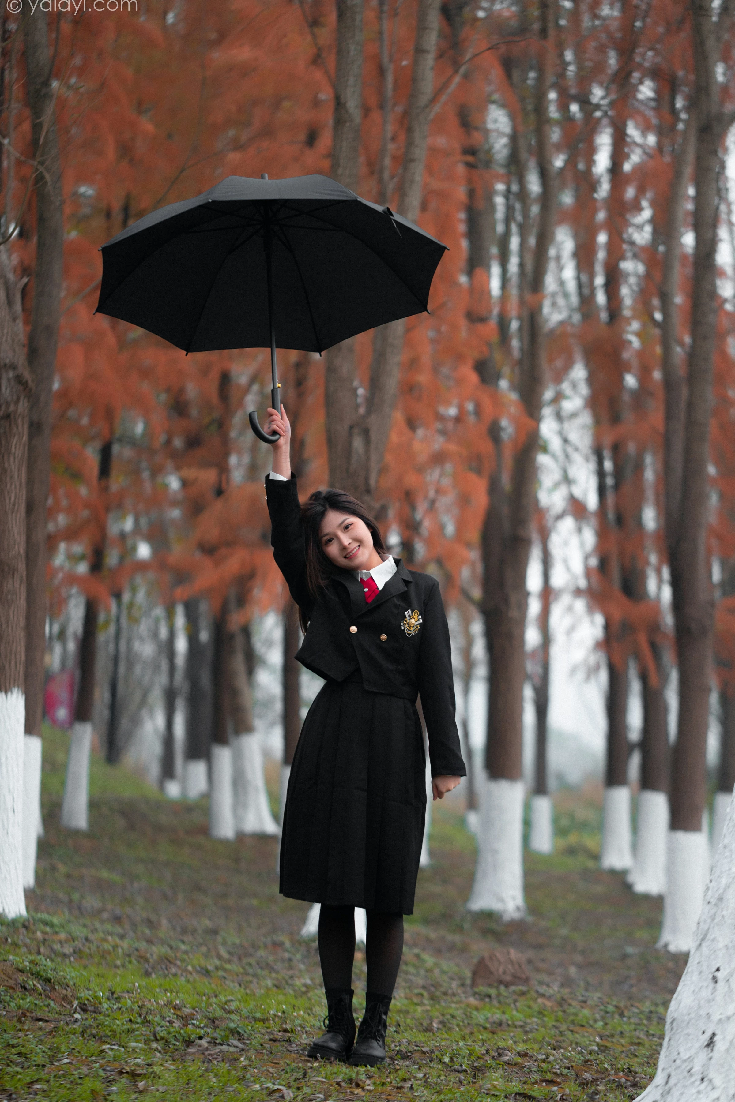 [YALAYI雅拉伊]NO.748 《冬恋》 梦涵 黑色JK制服与短裙加黑丝美腿清纯写真集第10张