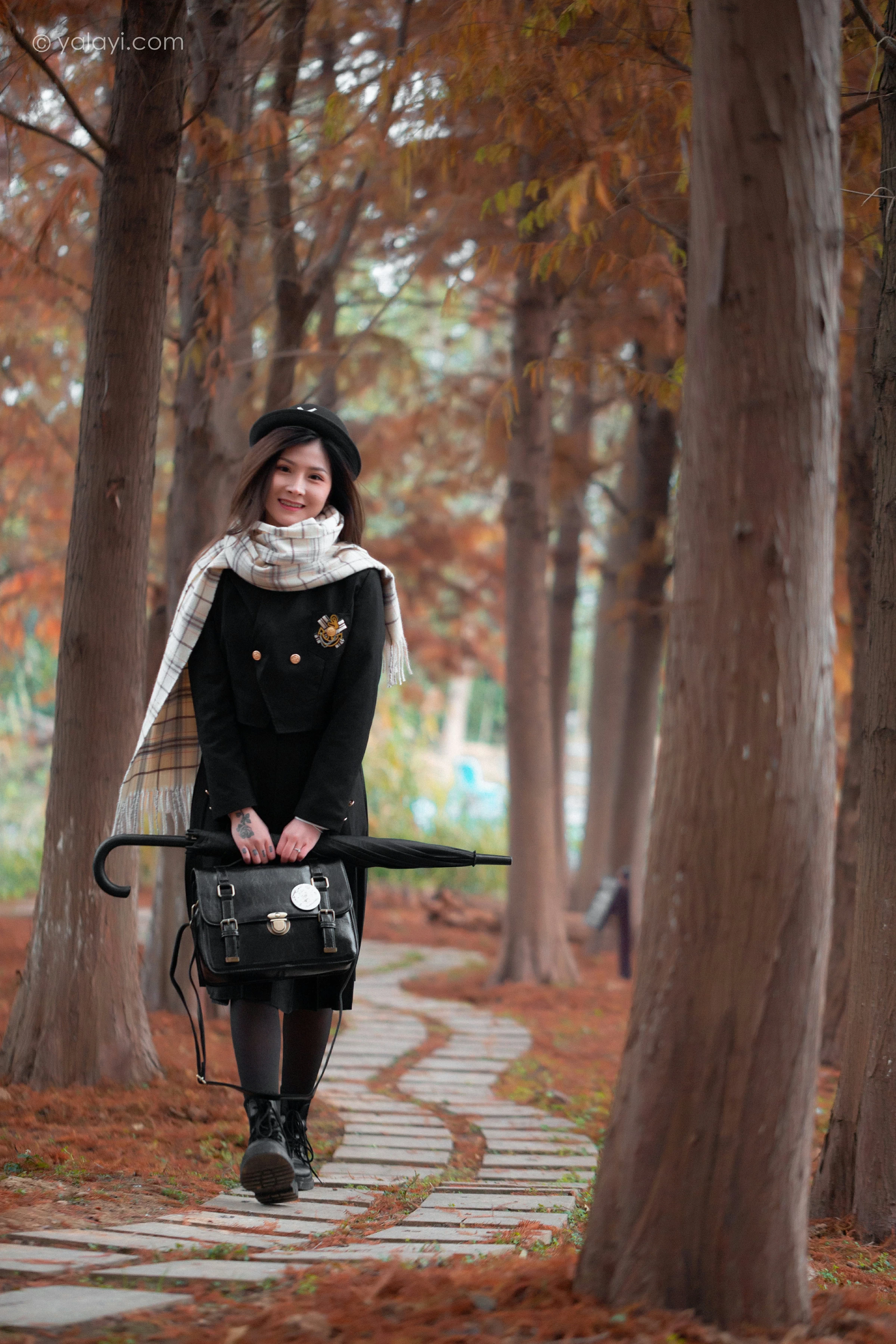 [YALAYI雅拉伊]NO.748 《冬恋》 梦涵 黑色JK制服与短裙加黑丝美腿清纯写真集第12张