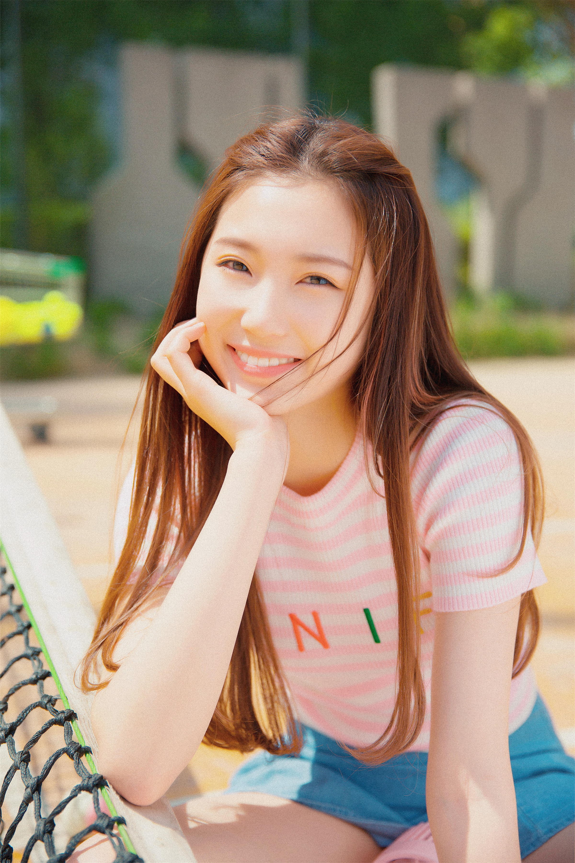 [YALAYI雅拉伊]2022.10.21 飘逸身姿 清纯少女 粉色短袖加牛仔短裙写真集第3张