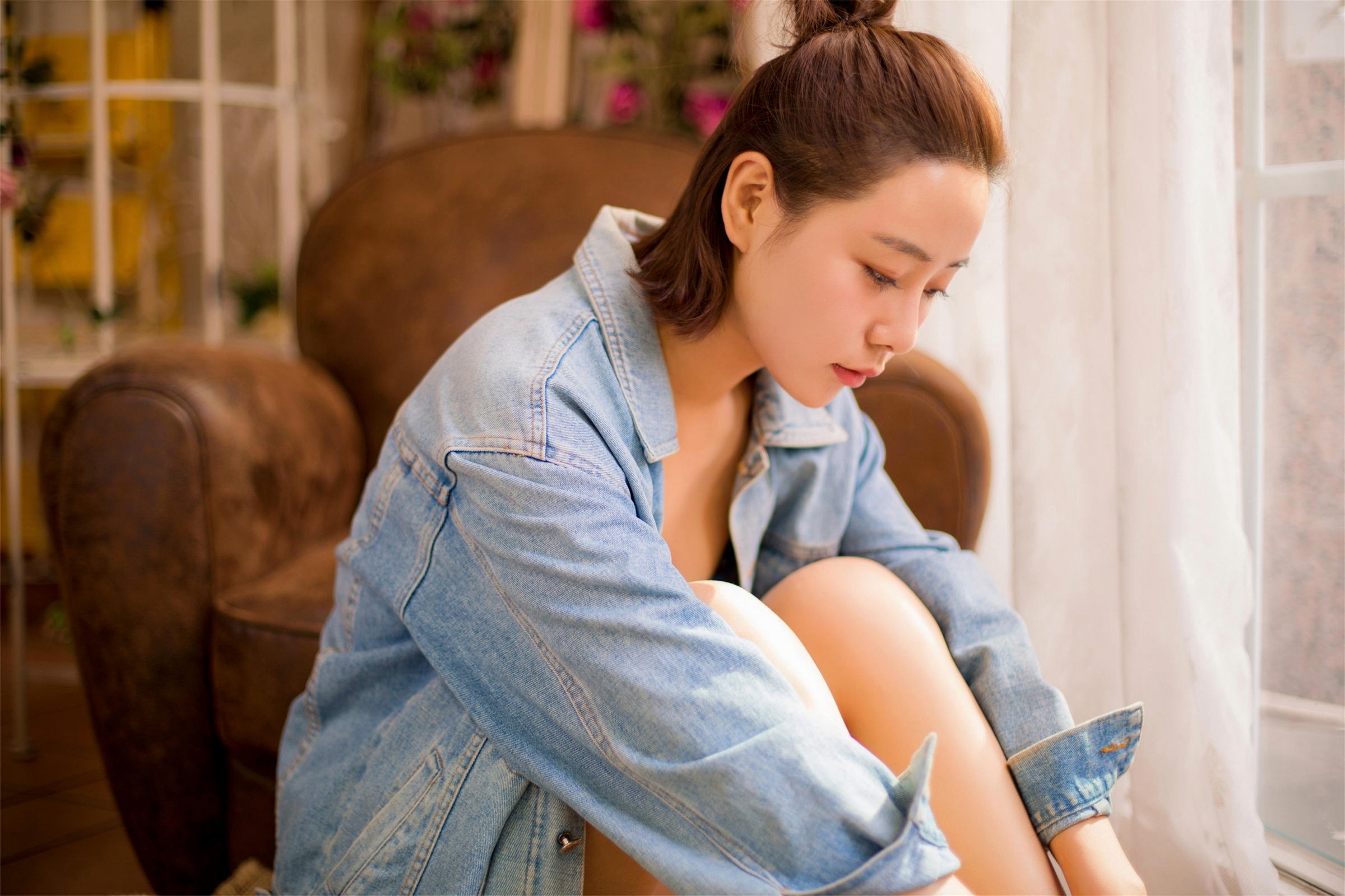 [YALAYI雅拉伊]2022.12.08 不负遇见 小乔 牛仔外套与吊带小背心加白色短裤性感私房写真集第11张