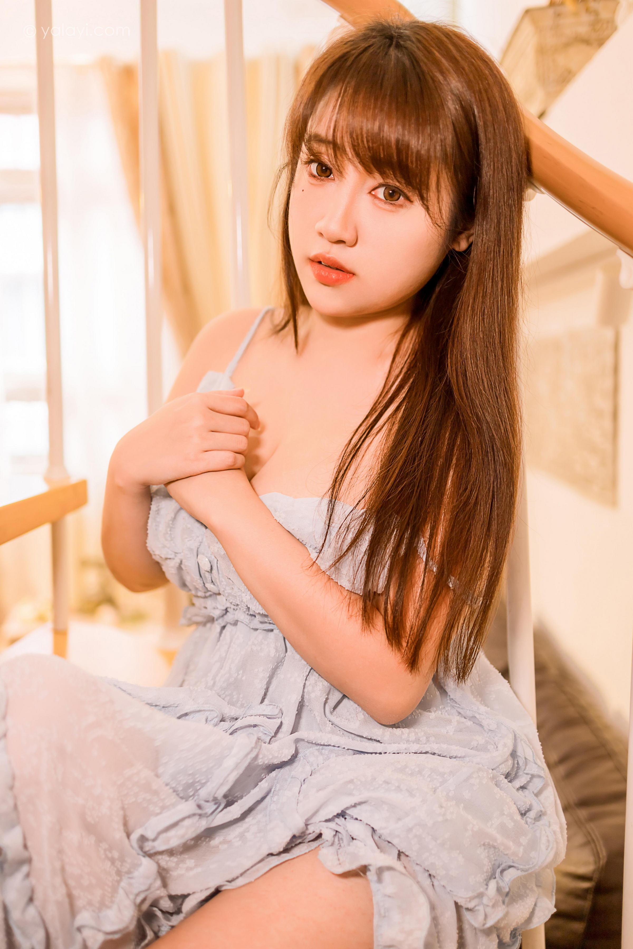 [YALAYI雅拉伊]2022.12.30 蓝色妖姬 虞艺 灰色吊带蕾丝连衣裙居家清纯写真集第15张