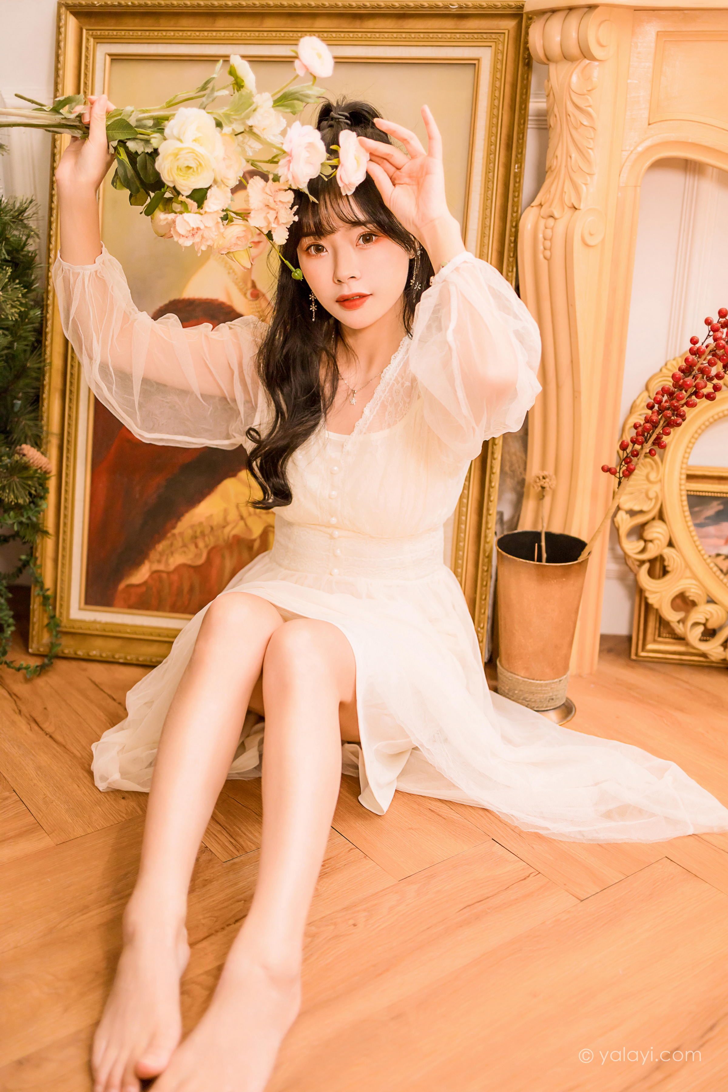 [YALAYI雅拉伊]2022.12.30 梦蝶 程小蝶 白色透视披肩加吊带蕾丝连衣裙清纯写真集第16张