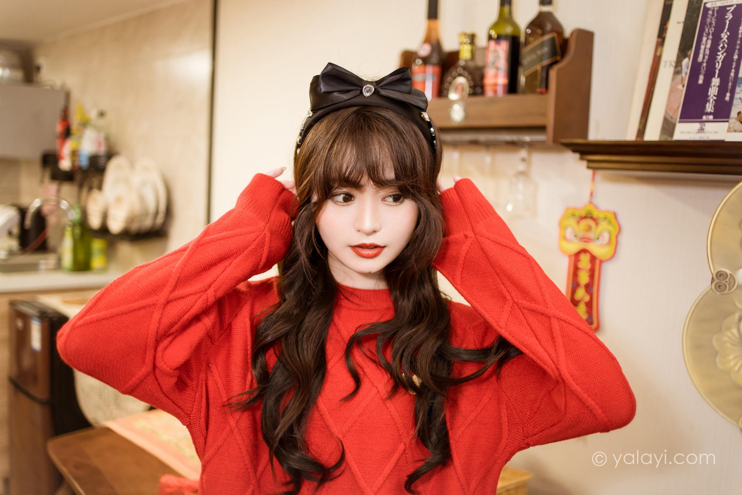 [YALAYI雅拉伊]2023.01.19 穿上你送的红毛衣 小亭 黑丝美腿居家性感写真集第15张