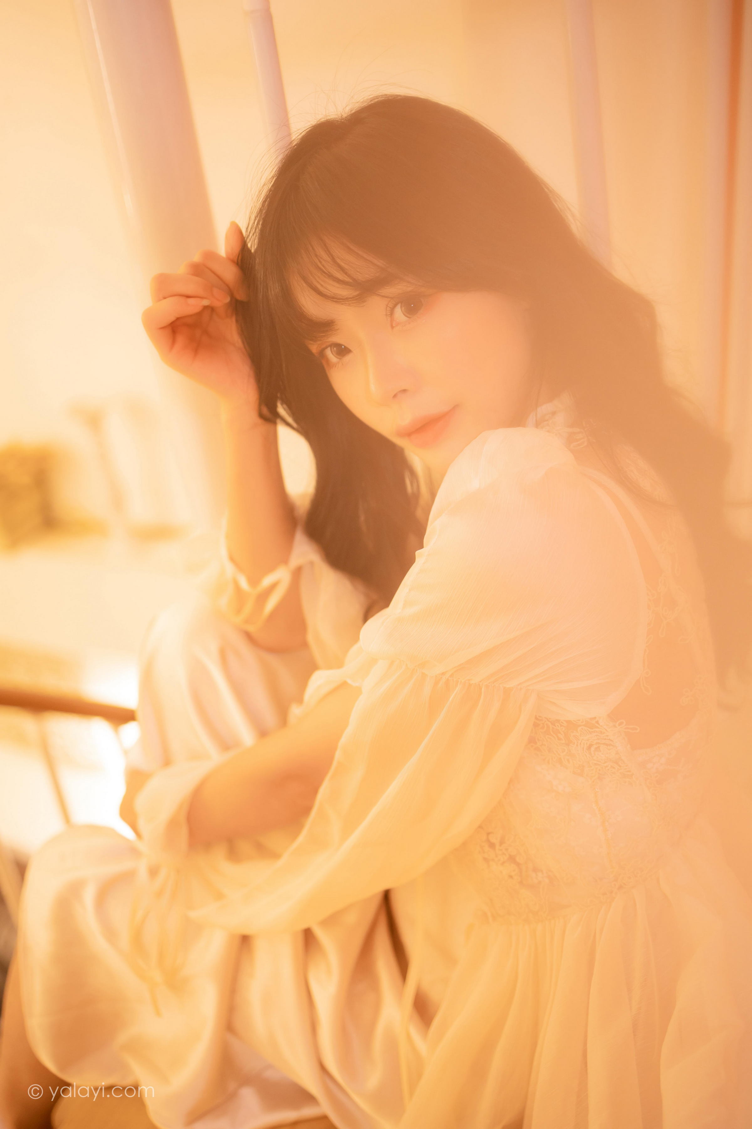 [YALAYI雅拉伊]2023.02.04 香浓的诱惑 程小蝶 白色透视披肩裙加蕾丝抹胸连衣裙性感写真集第15张