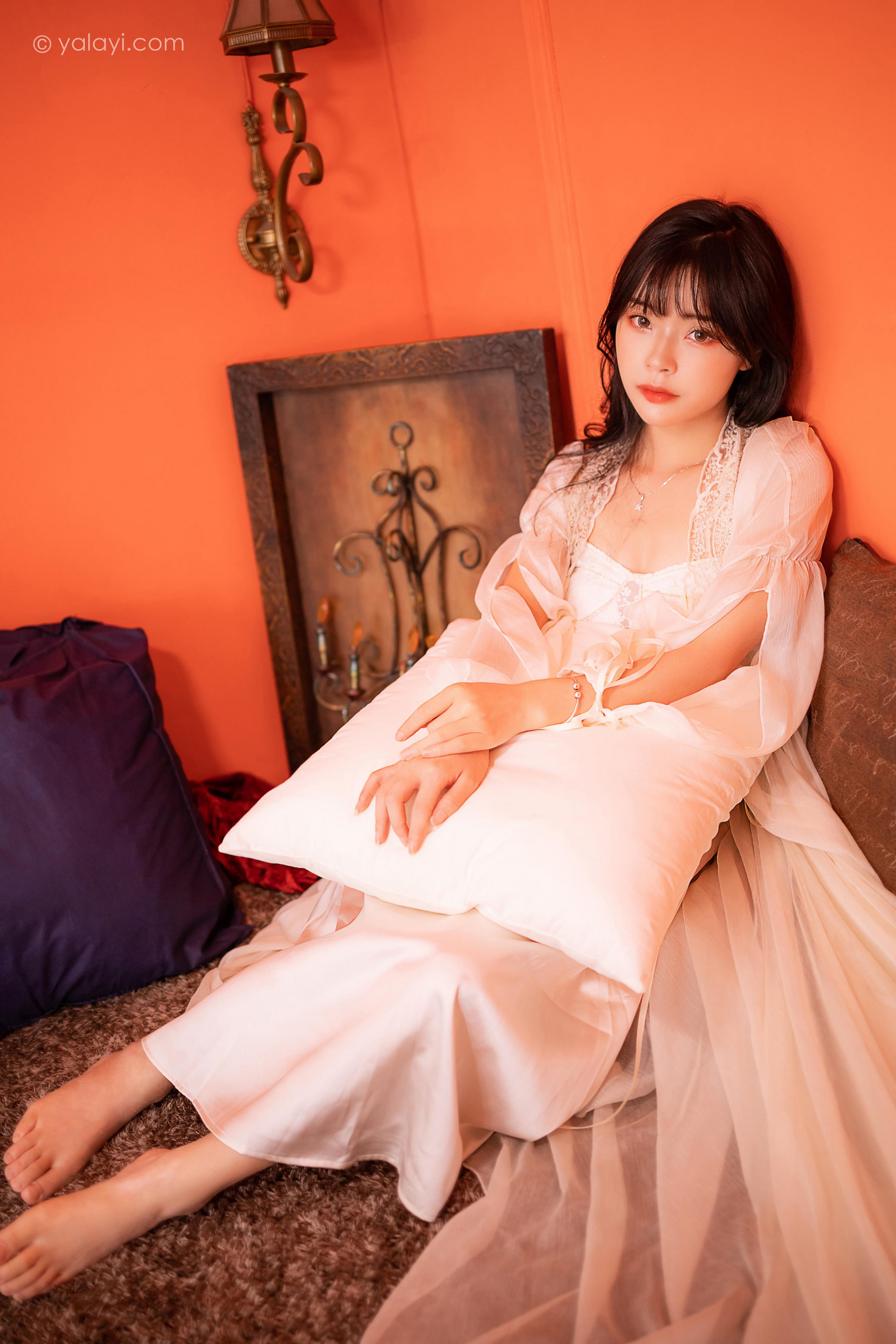 [YALAYI雅拉伊]2023.02.04 香浓的诱惑 程小蝶 白色透视披肩裙加蕾丝抹胸连衣裙性感写真集第14张