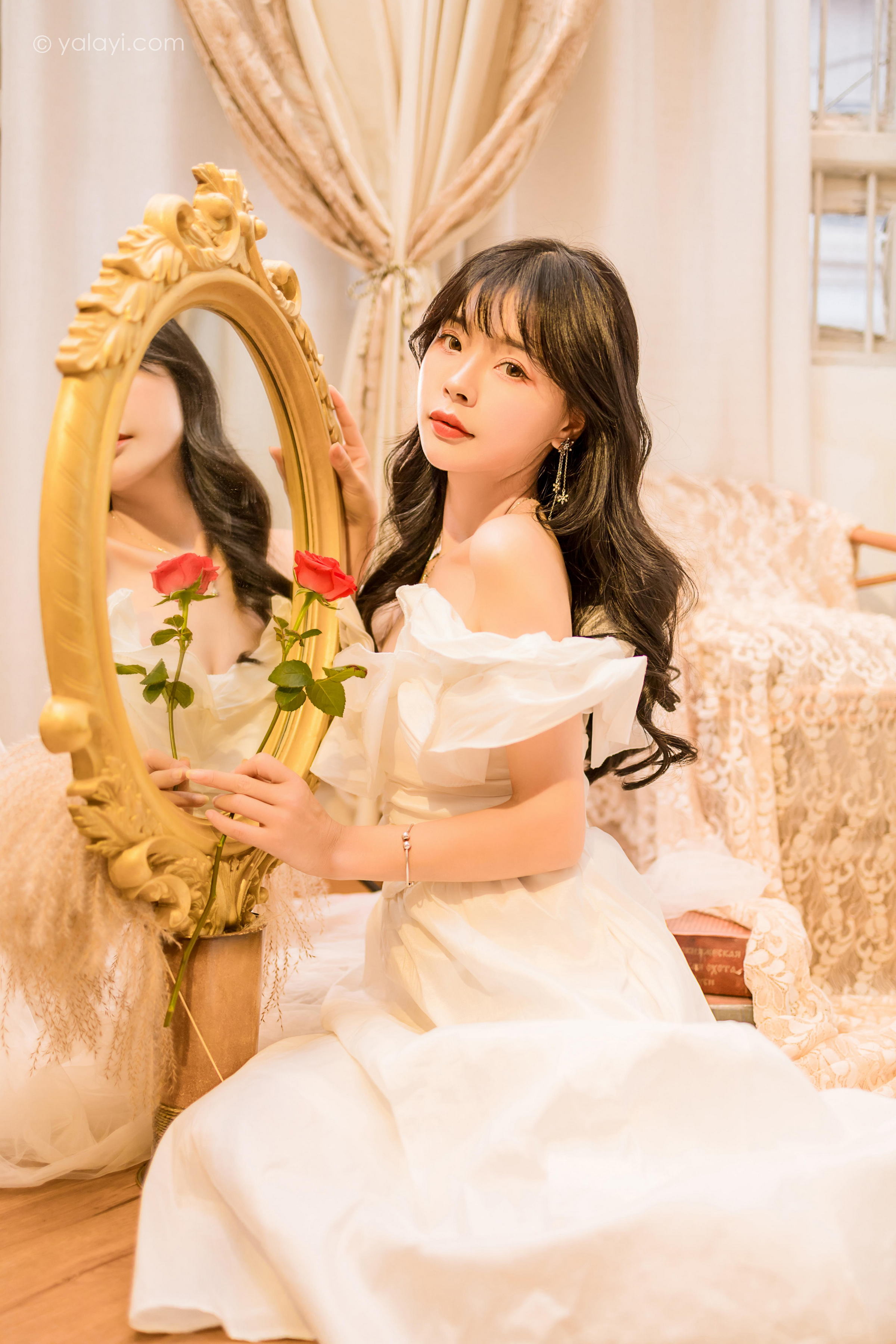 [YALAYI雅拉伊]2023.02.17 你是我的情人 程小蝶 白色抹胸连衣裙居家性感写真集第12张