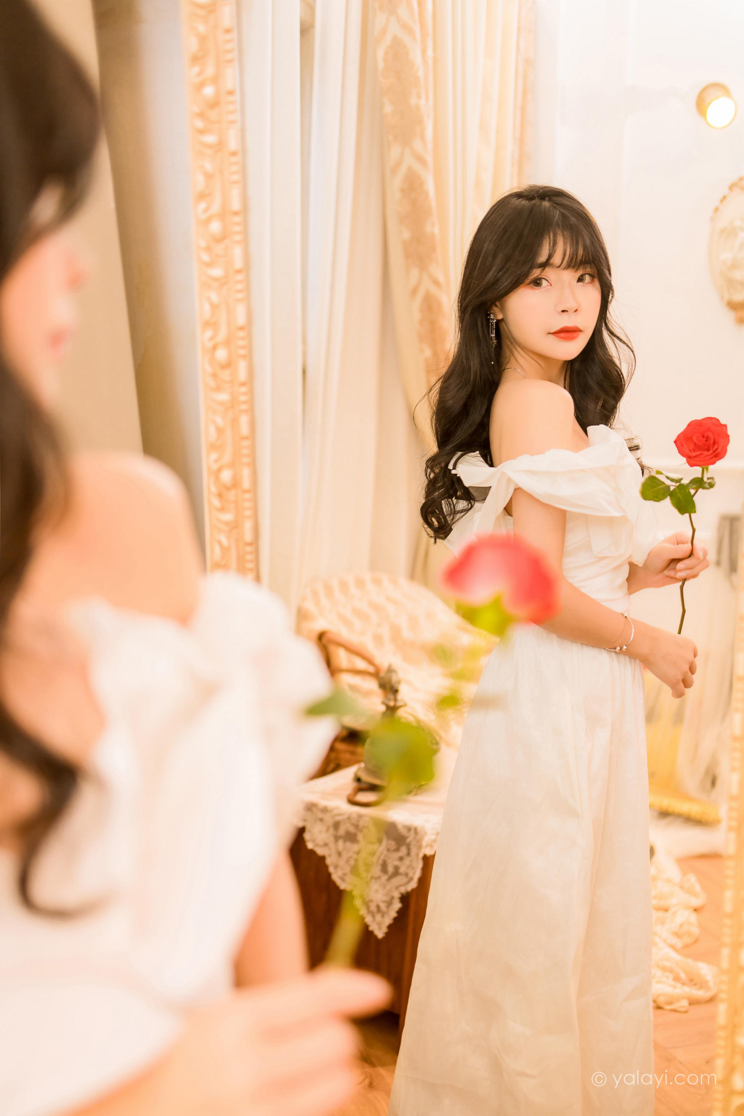 [YALAYI雅拉伊]2023.02.17 你是我的情人 程小蝶 白色抹胸连衣裙居家性感写真集第16张