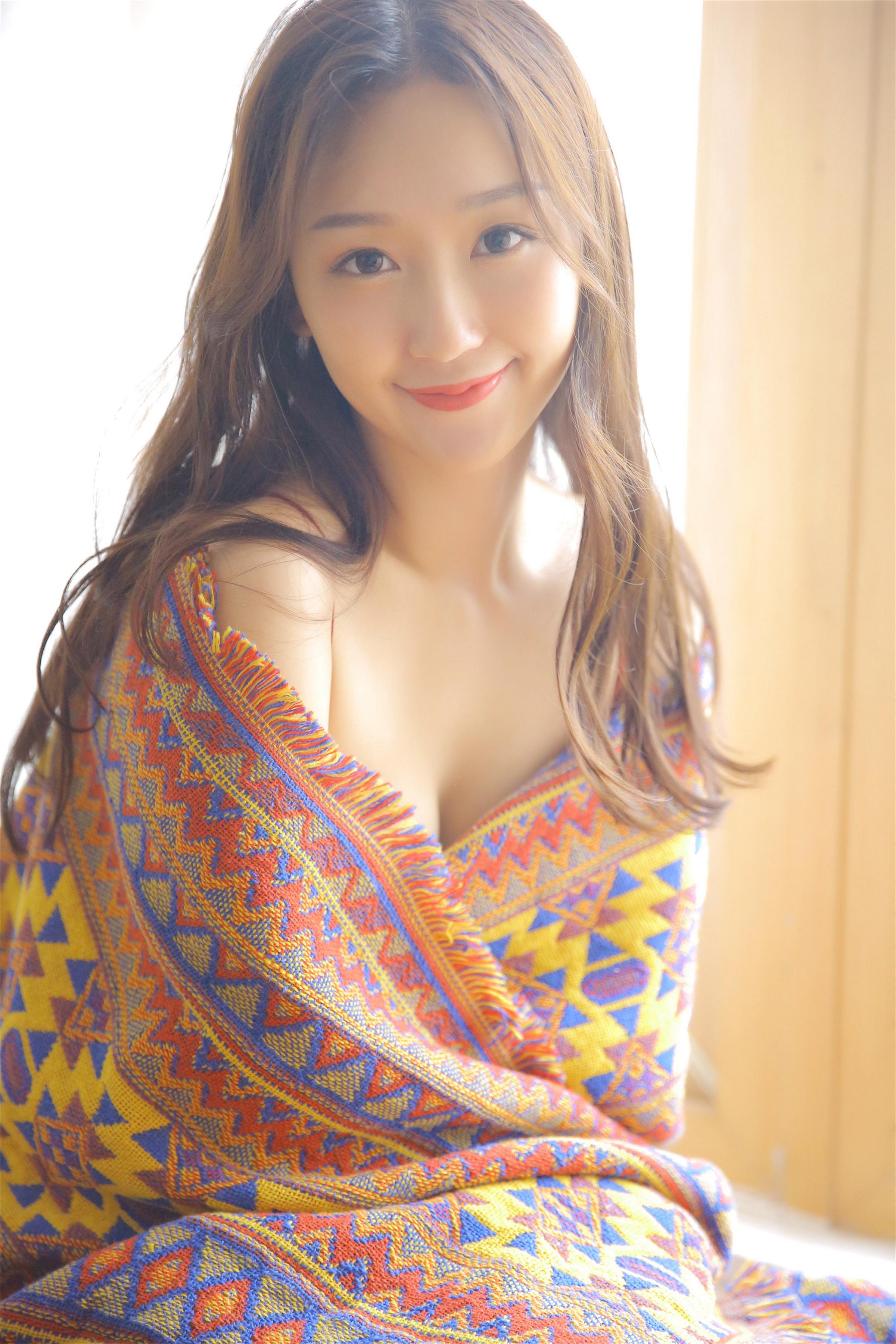 [YALAYI雅拉伊]2023.02.17 幸福女神 小亭 红色紧身吊带连衣裙性感私房写真集第8张