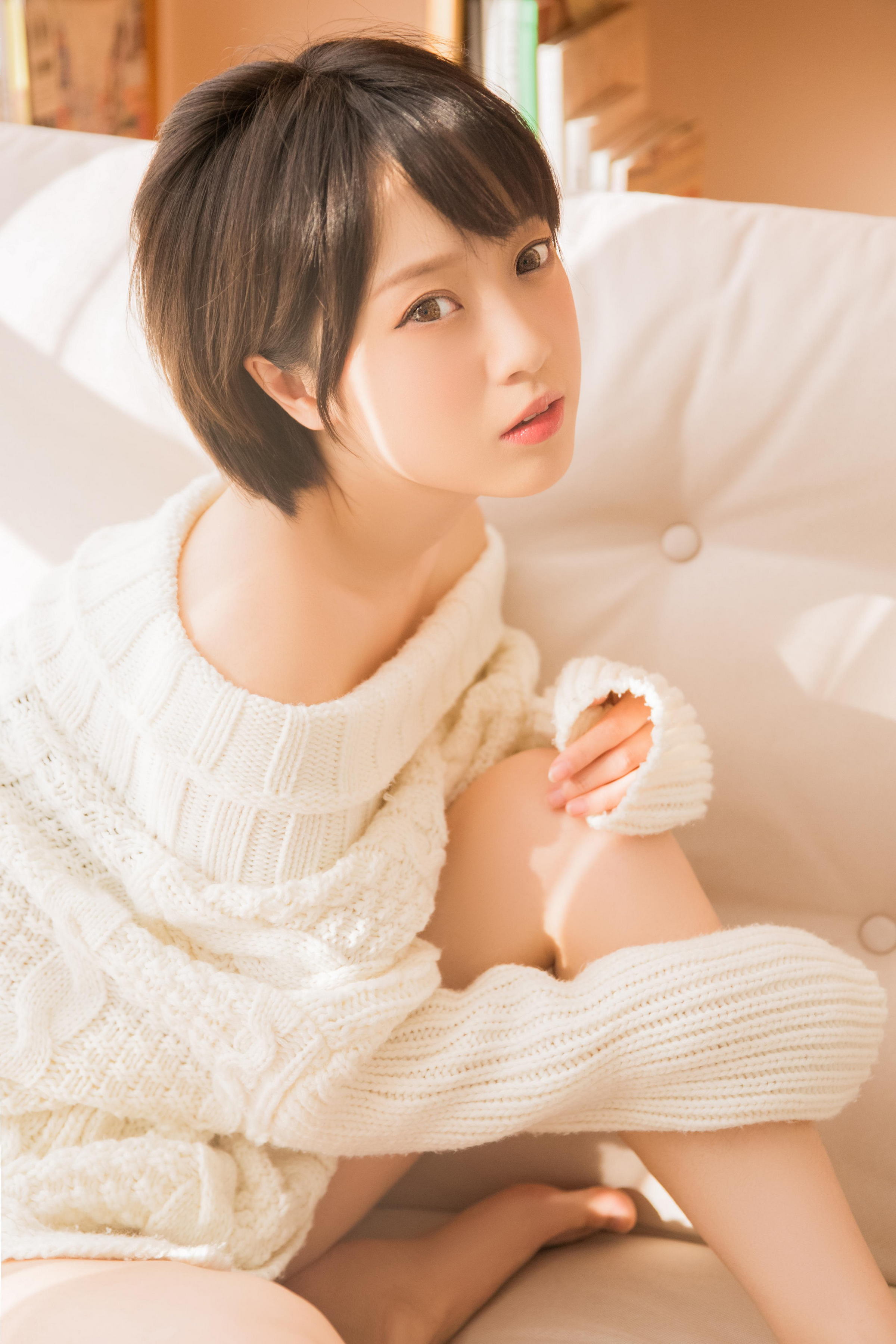 [YALAYI雅拉伊]2023.03.10 清新小女生 白色连身毛衣居家私房写真集第8张