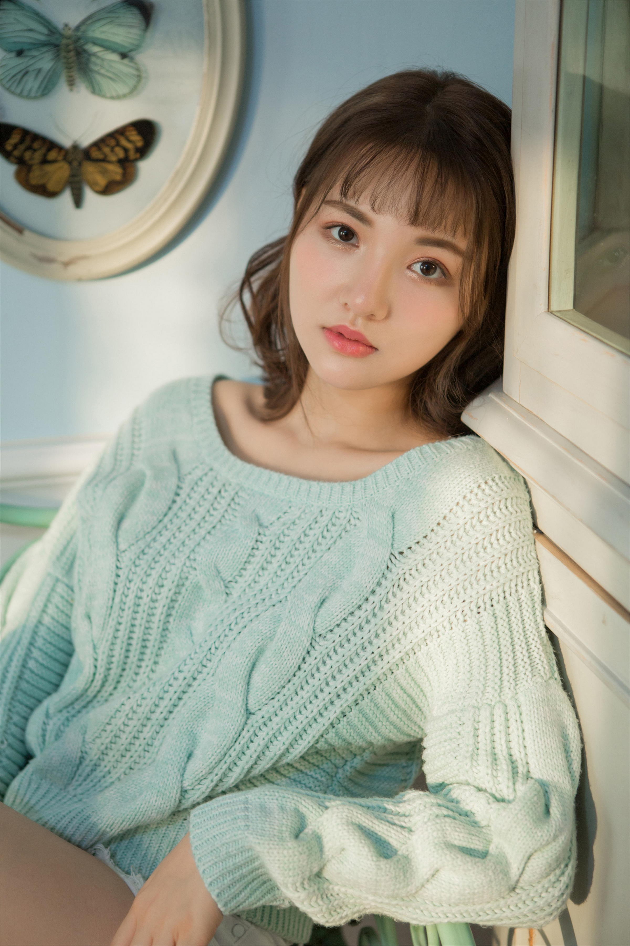 [YALAYI雅拉伊]2023.04.05 时光如沙 清纯少女镂空毛衣加白色短裤居家私房写真集第2张