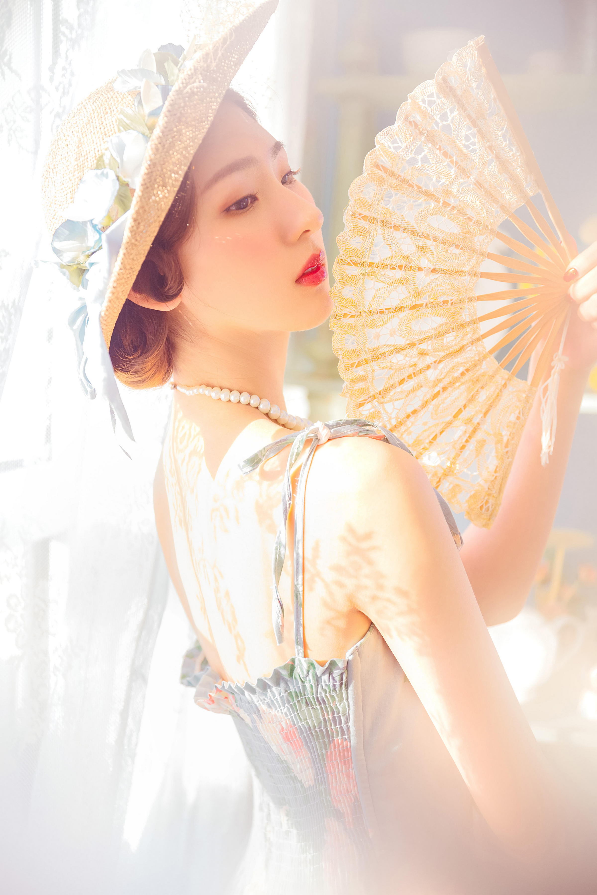 [YALAYI雅拉伊]2023.04.07 花样青春 现代名媛灰色吊带连衣裙清纯写真集第7张