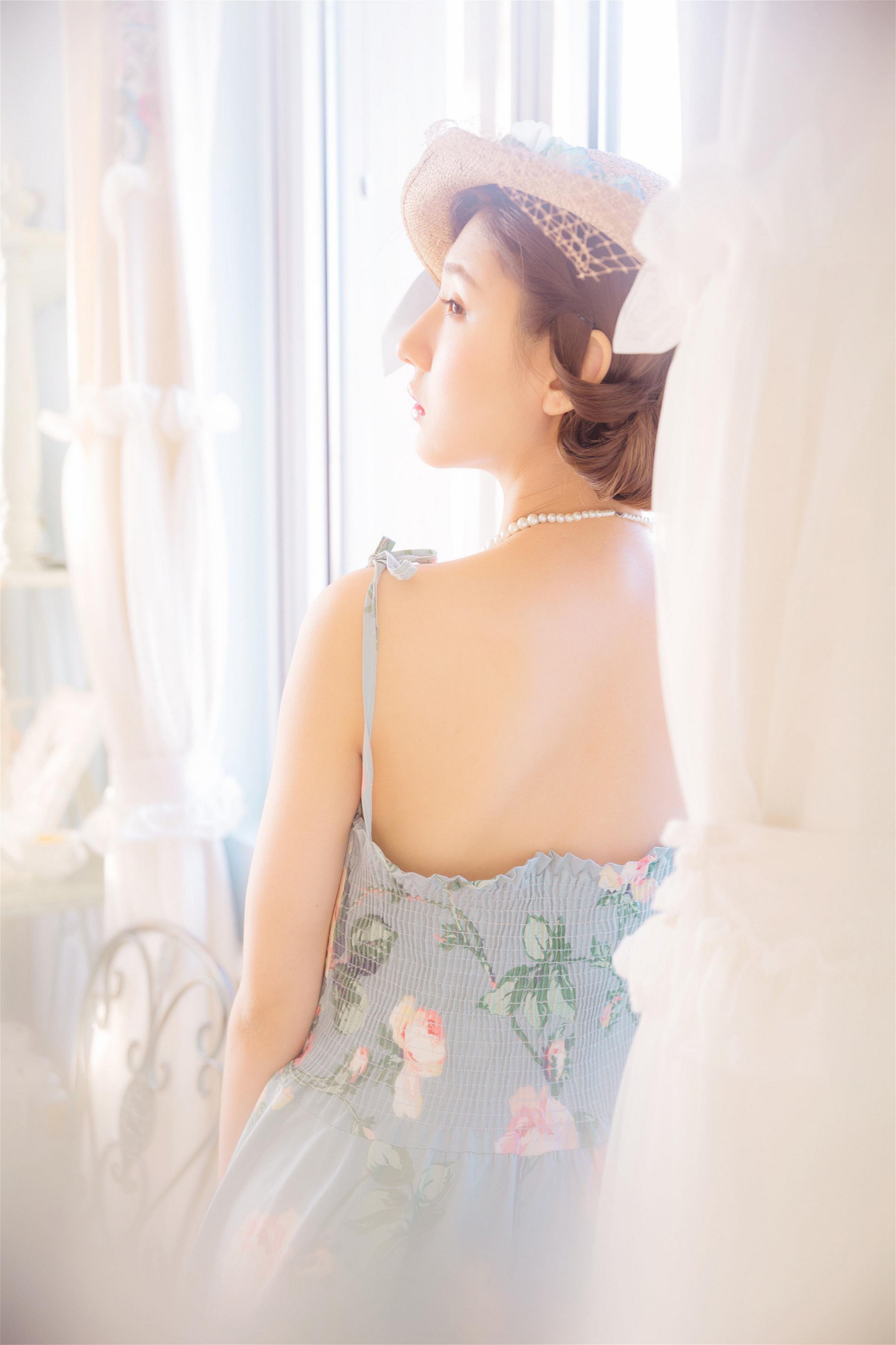 [YALAYI雅拉伊]2023.04.07 花样青春 现代名媛灰色吊带连衣裙清纯写真集第9张