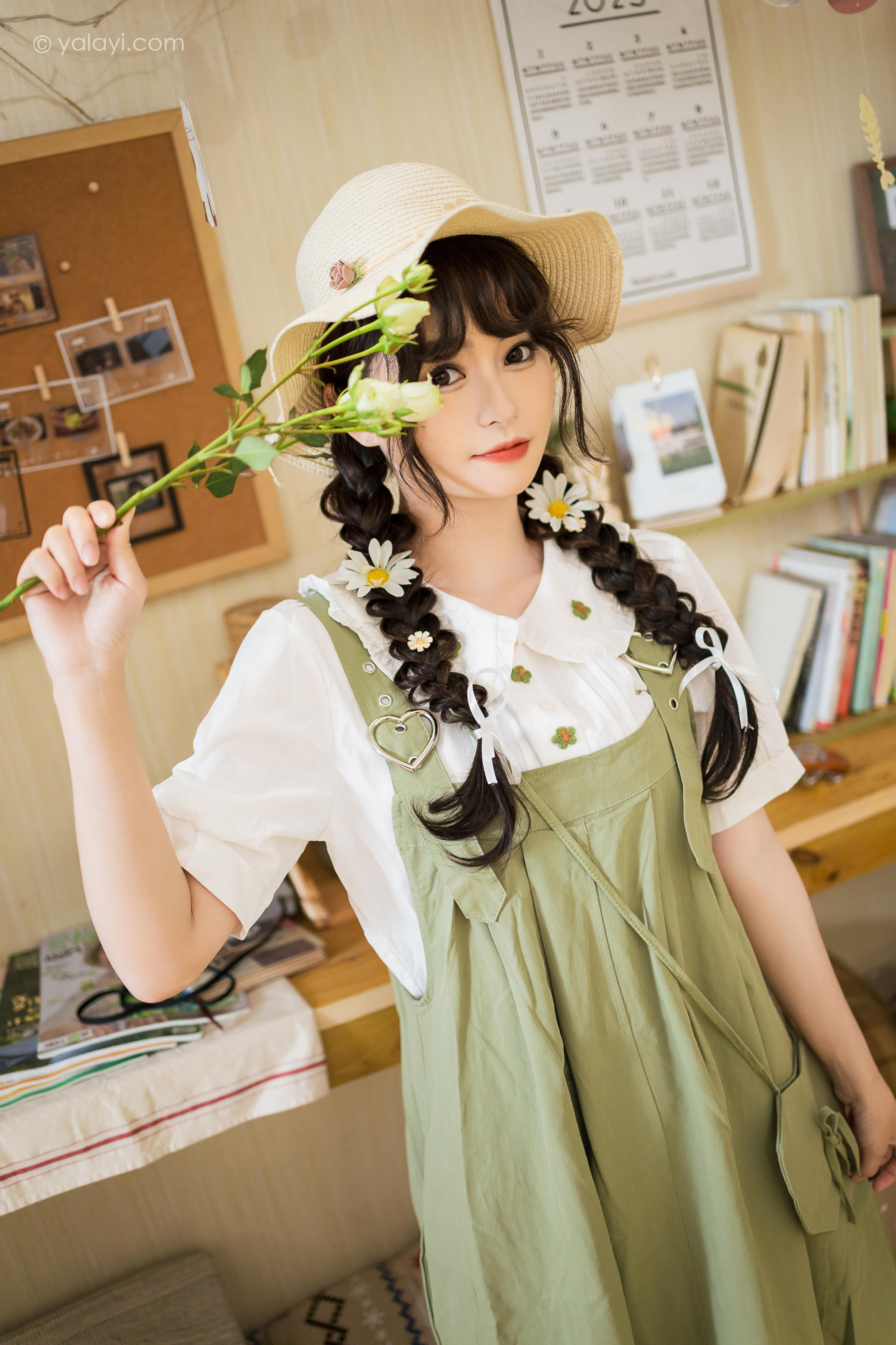 [YALAYI雅拉伊]2023.05.15 世间的温柔 小亭 白色小衬衫加背带加衣裙复古清纯写真集第2张