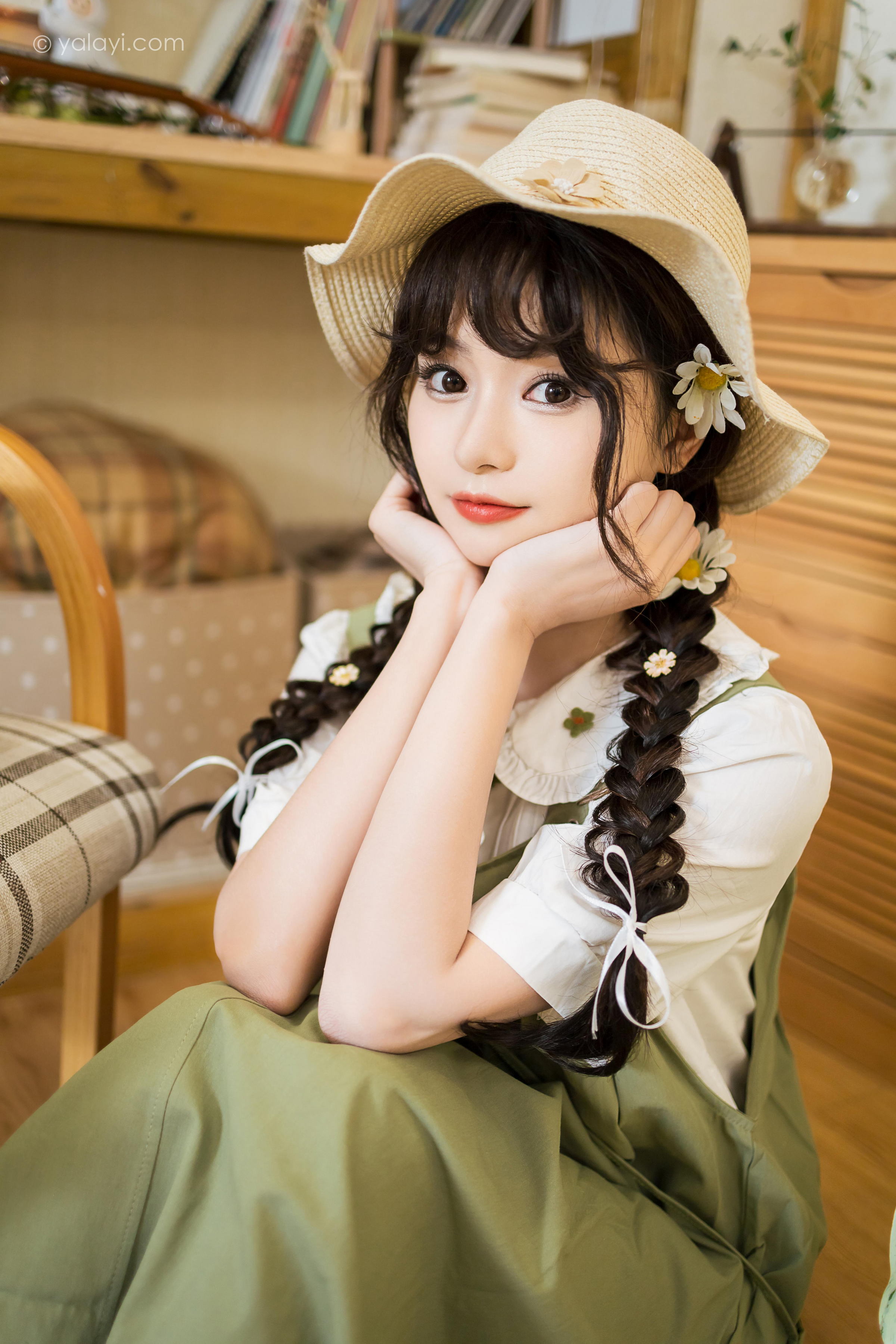 [YALAYI雅拉伊]2023.05.15 世间的温柔 小亭 白色小衬衫加背带加衣裙复古清纯写真集第11张