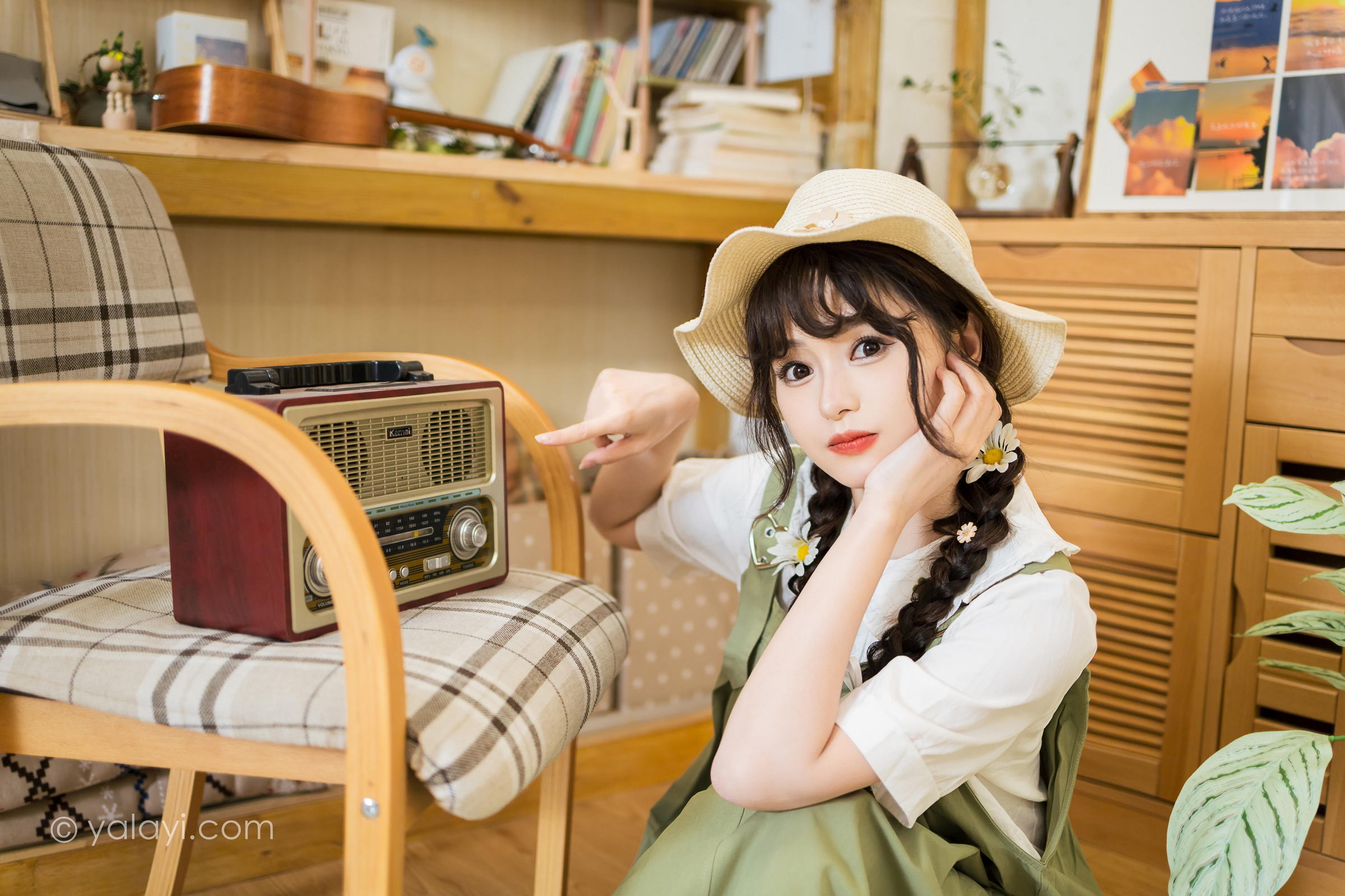 [YALAYI雅拉伊]2023.05.15 世间的温柔 小亭 白色小衬衫加背带加衣裙复古清纯写真集第15张