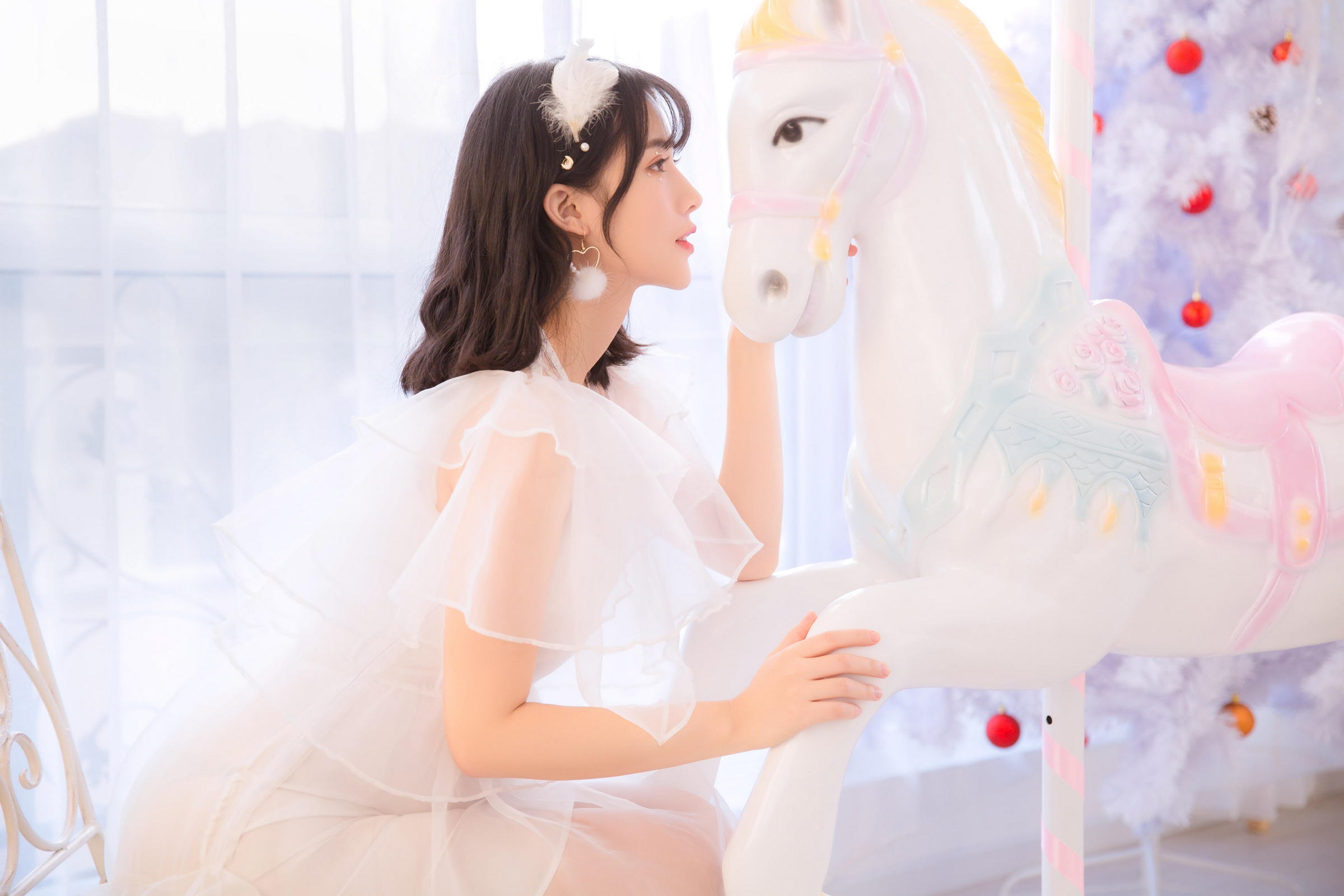 [YALAYI雅拉伊]2023.06.09 单纯美好 清纯居家少女 灰色毛衣加白色短裤与透视裸背连衣裙私房写真集第9张